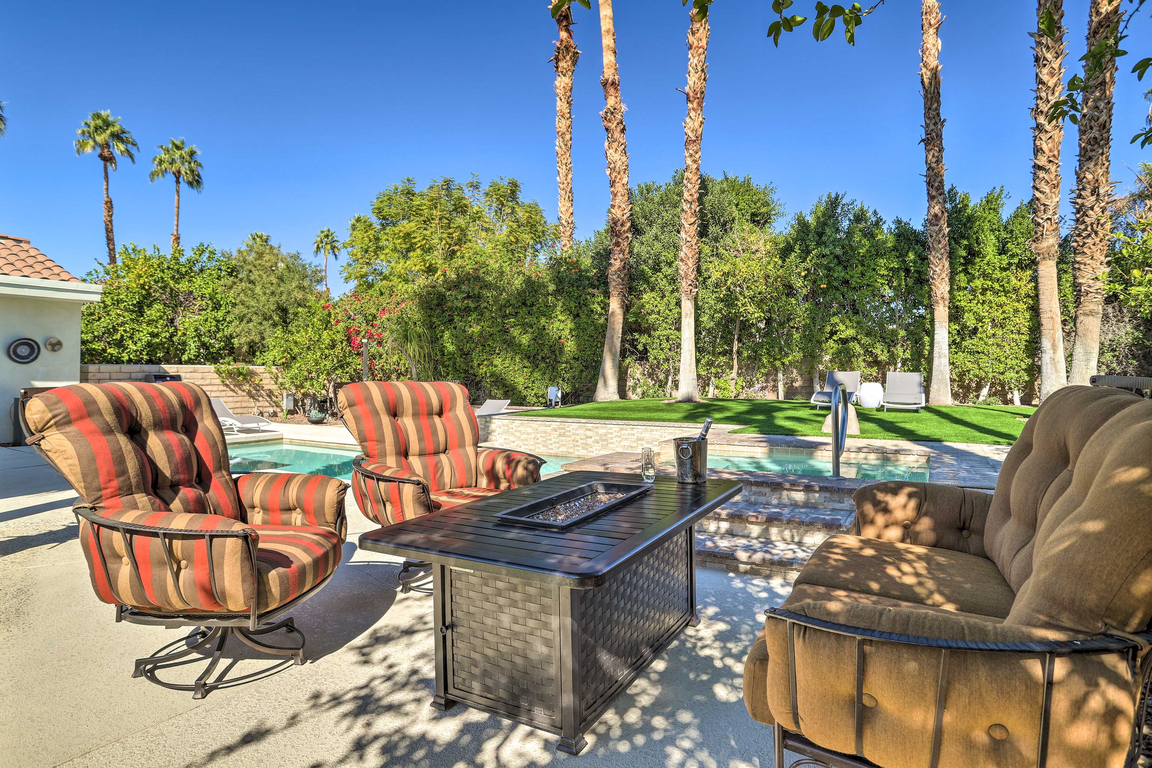Private Backyard | Gas Fire Pit