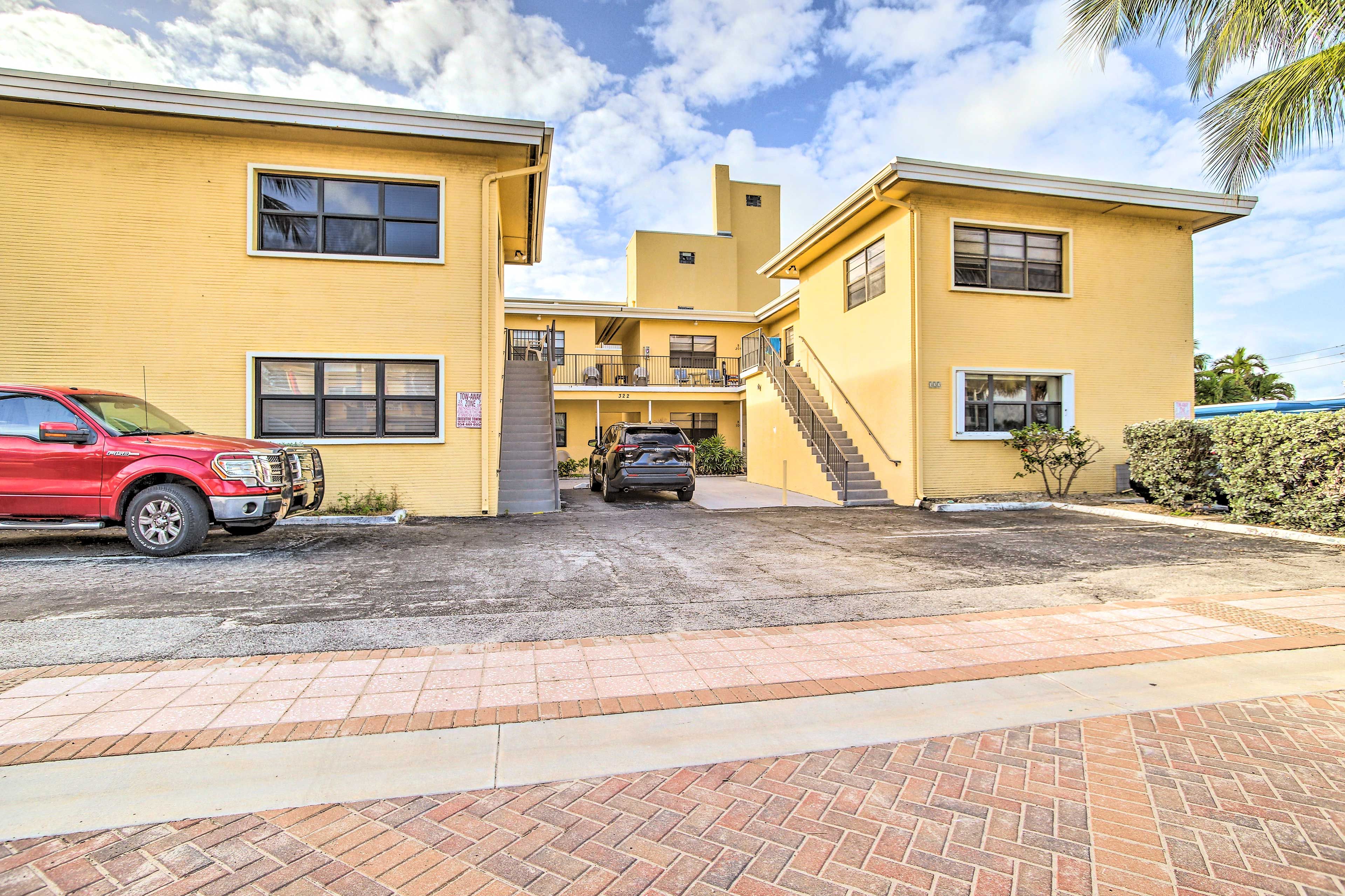 Hollywood Vacation Rental | Studio | 1BA | Stairs Required | 280 Sq Ft