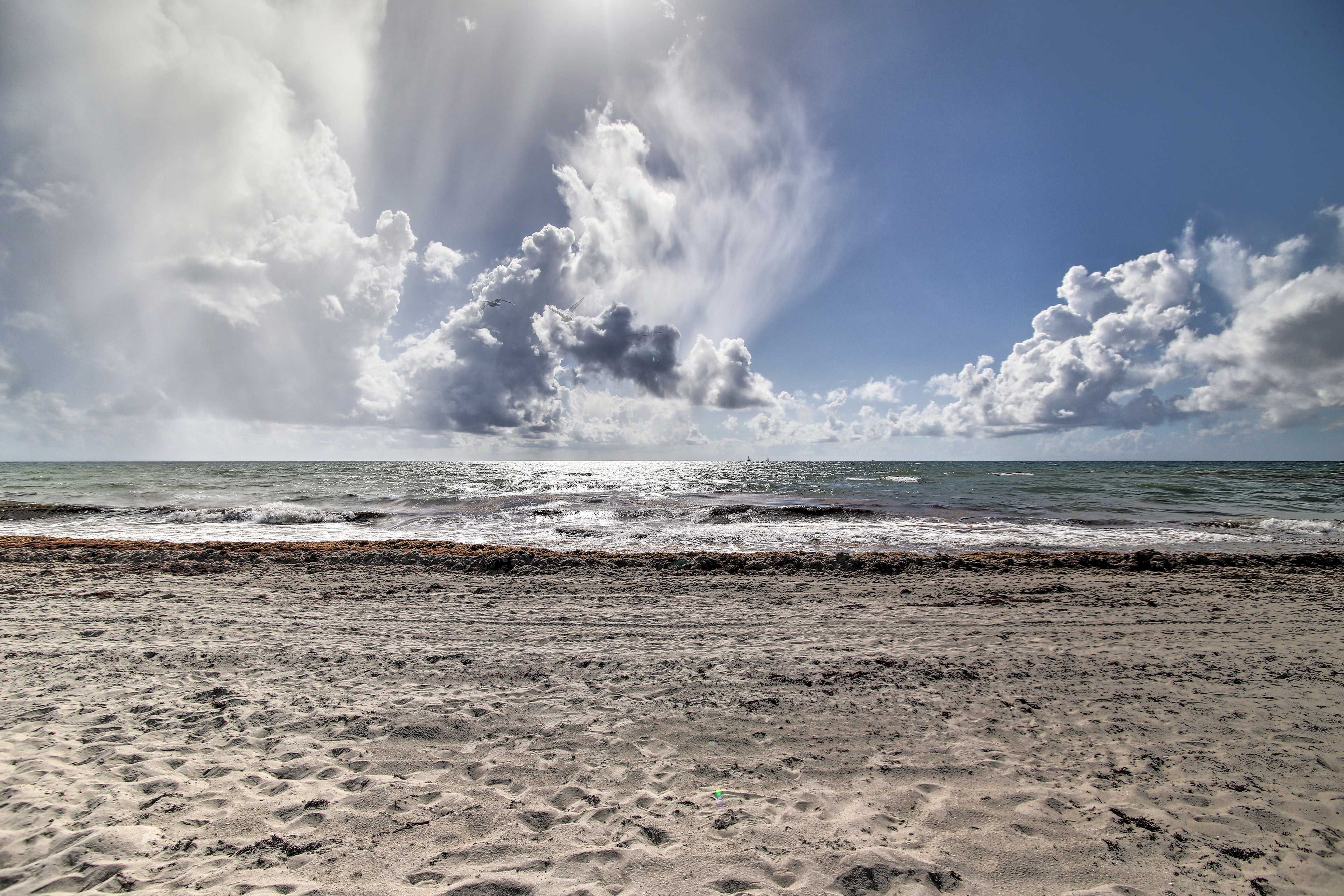 Hollywood Beach (200 Feet)