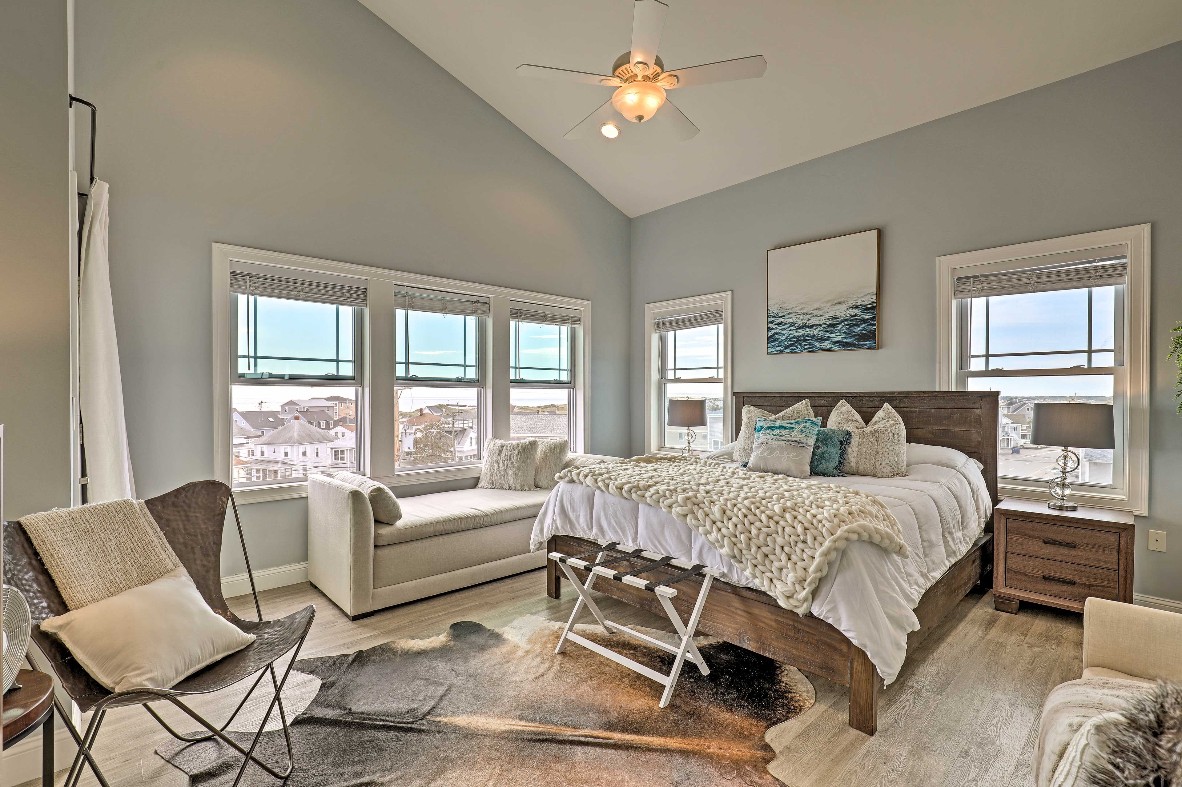 Bedroom 1 | Upper Level | California King Bed | Twin Daybed