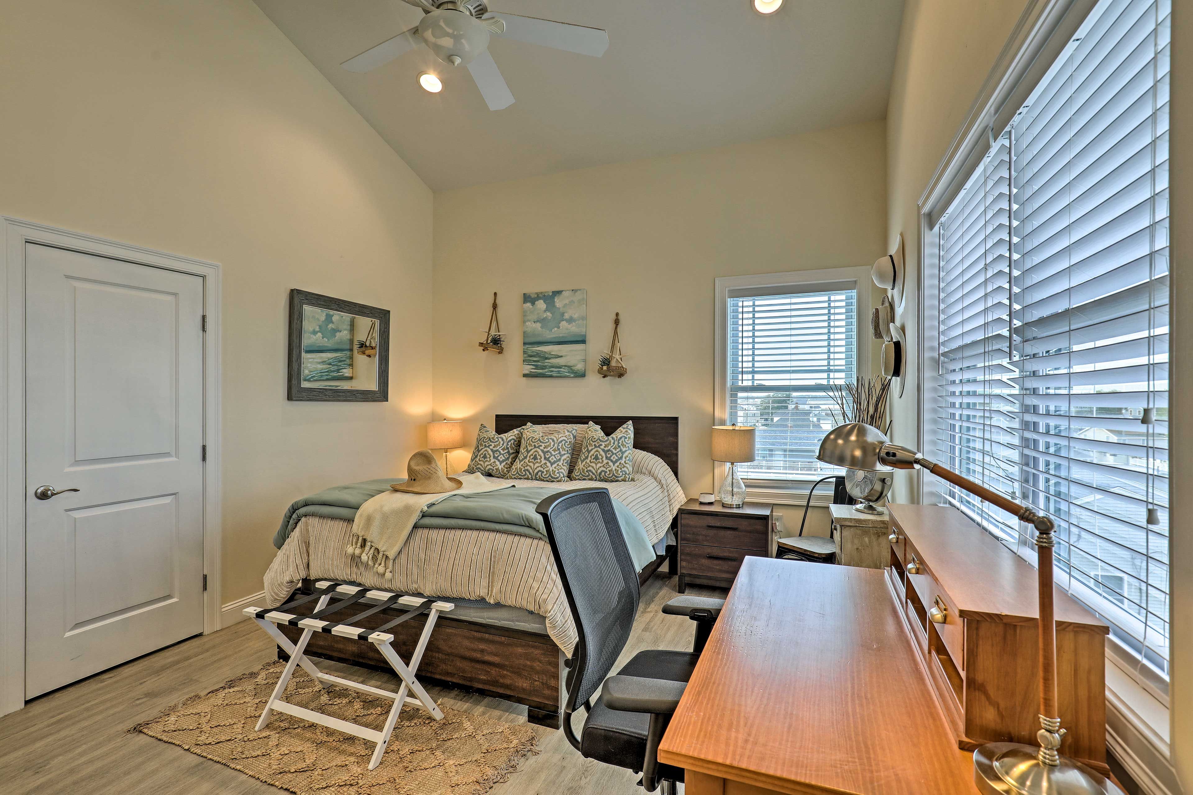 Bedroom 2 | Upper Level | Queen Bed