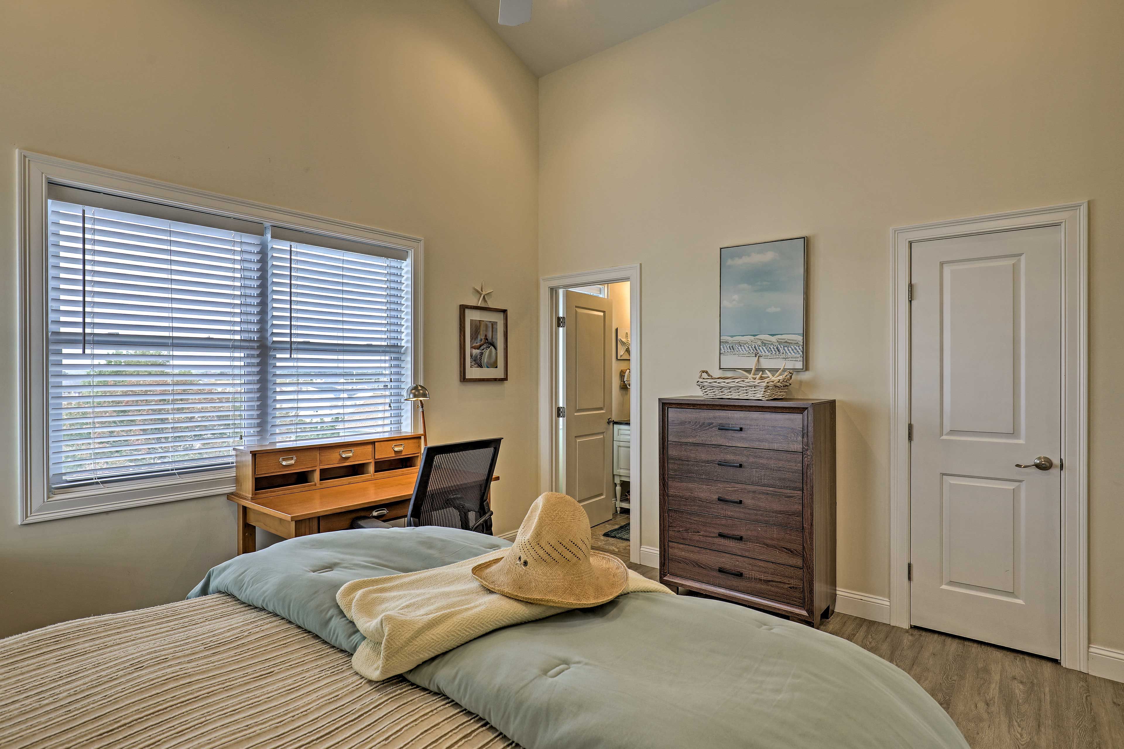 Bedroom 2 | Laptop Workspace | En-Suite Bathroom