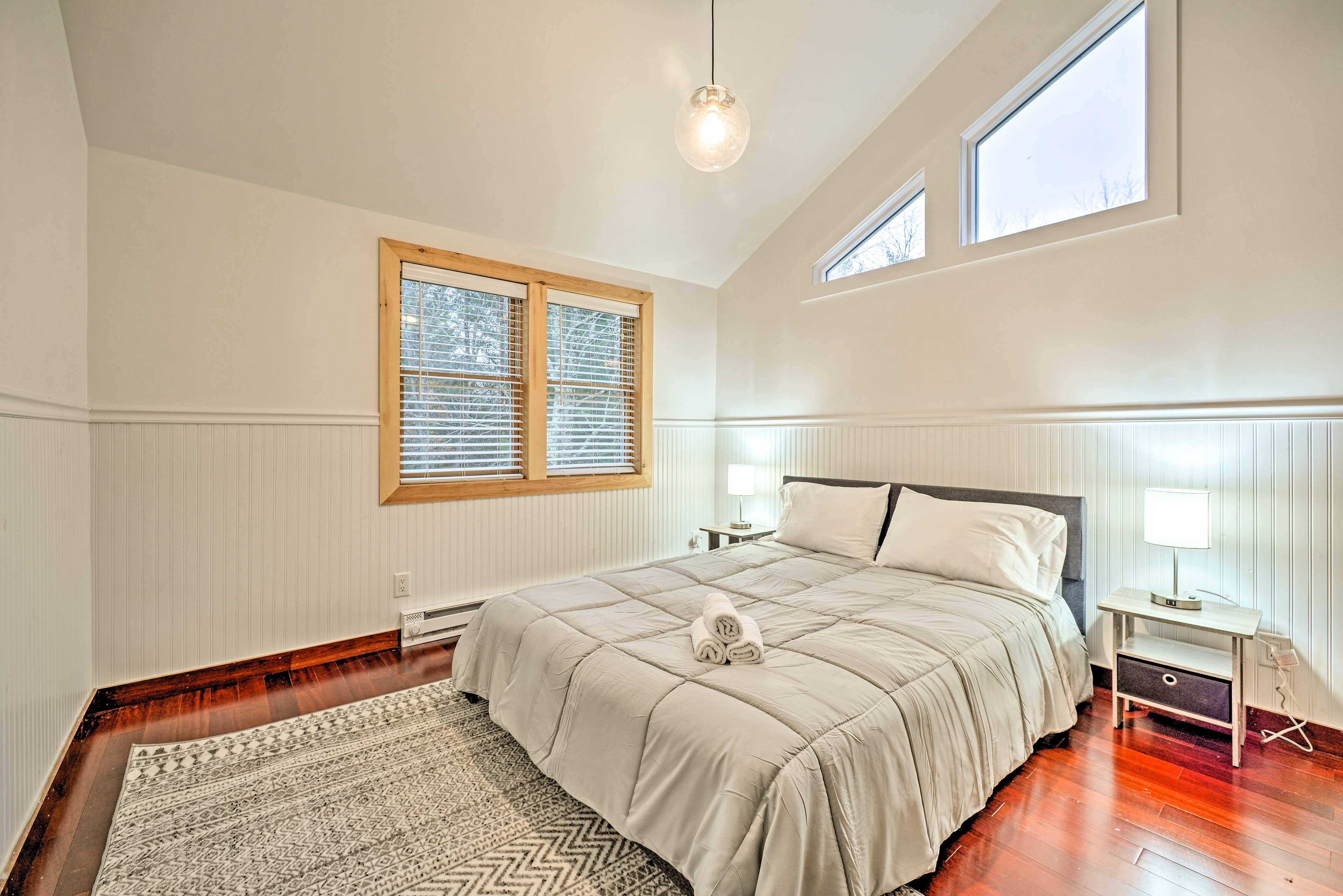 Bedroom 3 | Queen Bed