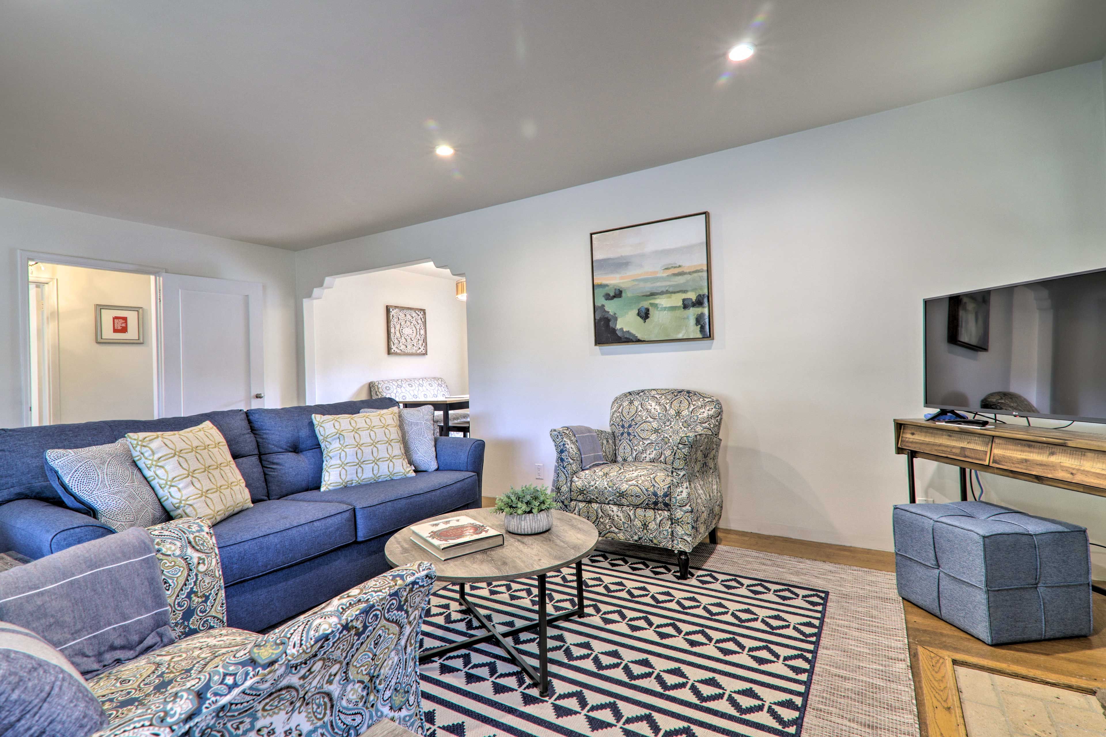 Living Room | Free WiFi | Central A/C | Sleeper Sofa