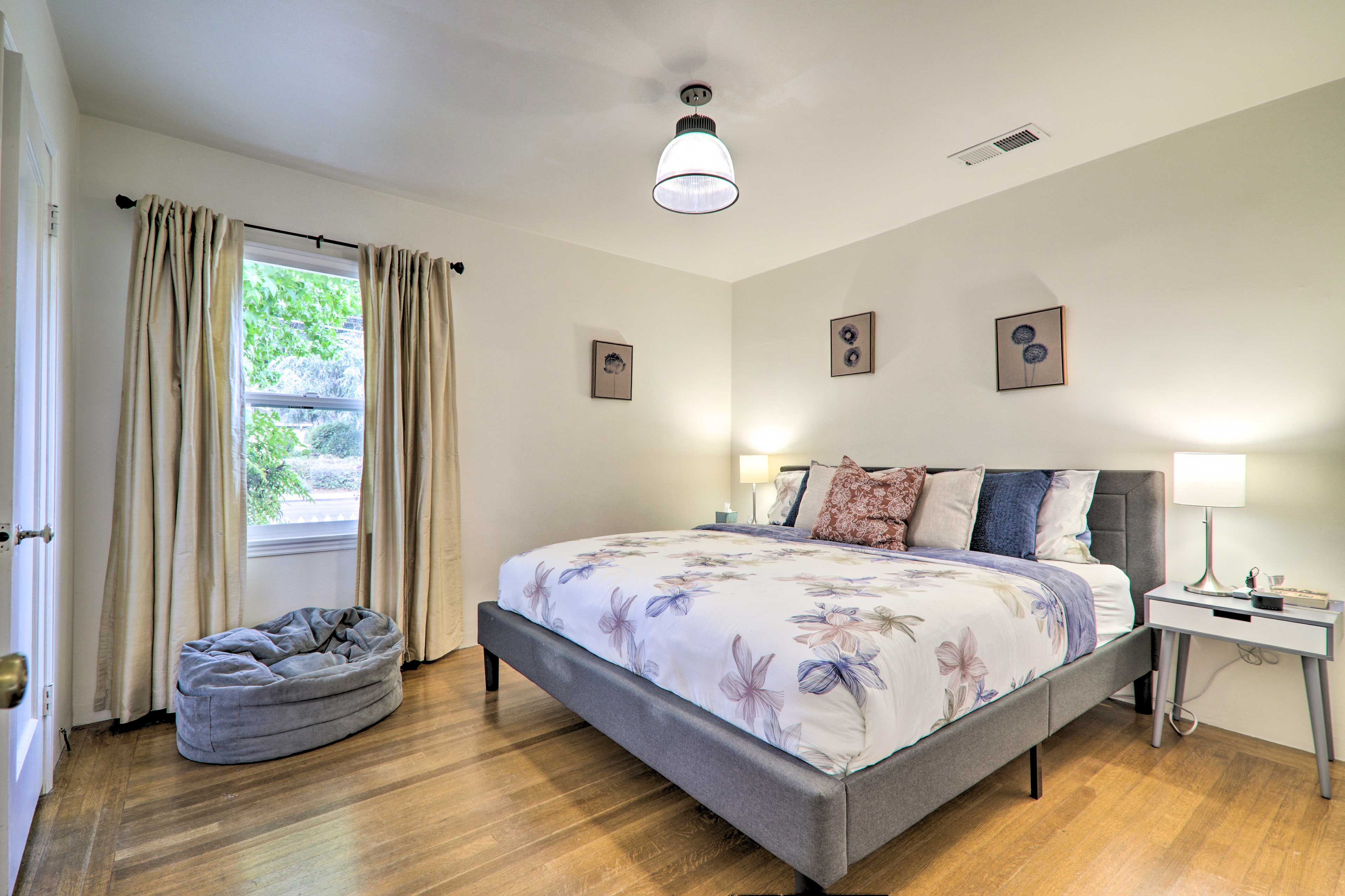 Bedroom 1 | King Bed | Linens Provided
