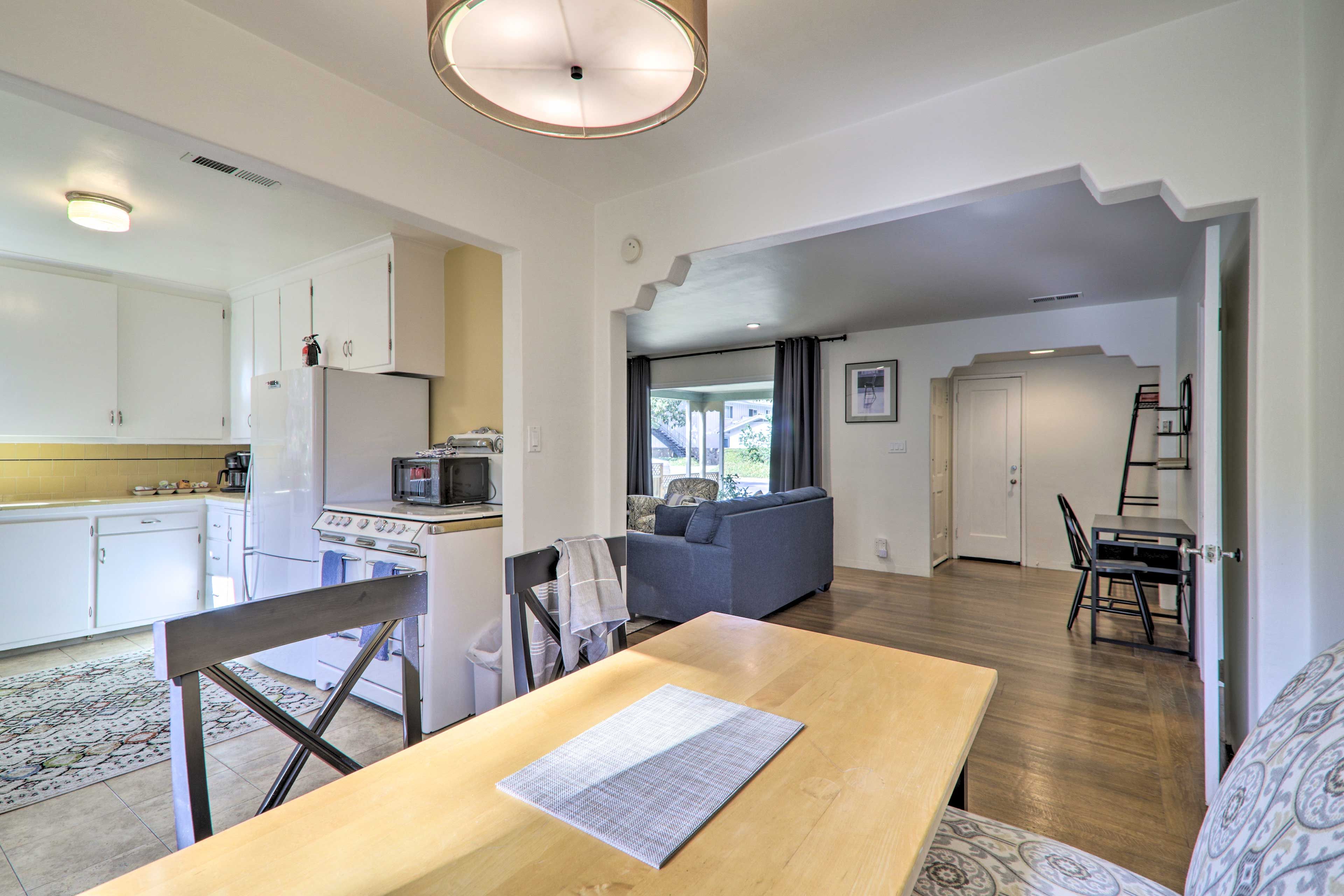 Dining Room | Dishware/Flatware Provided