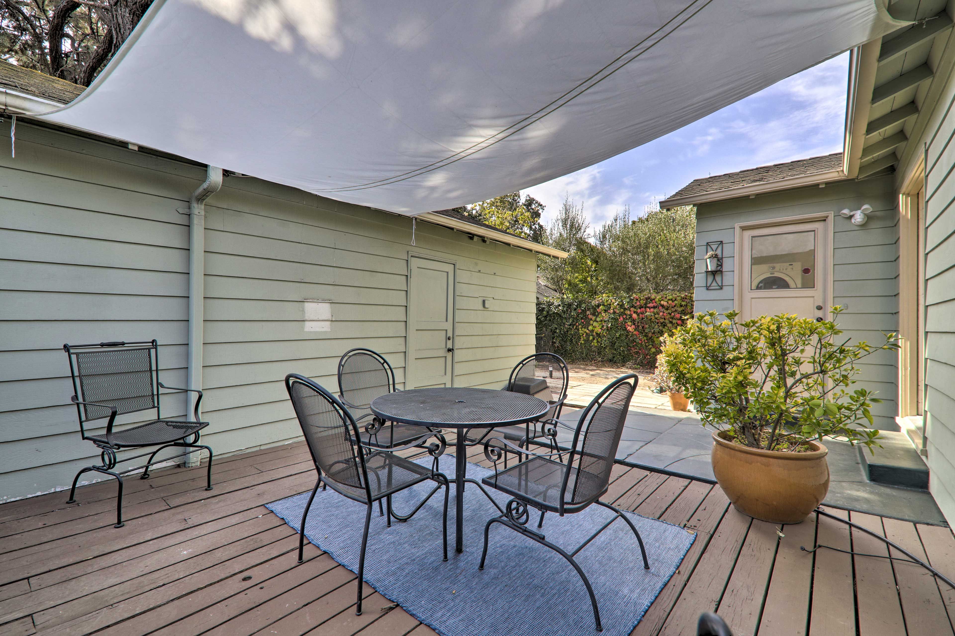 Shared Deck | Outdoor Dining Table