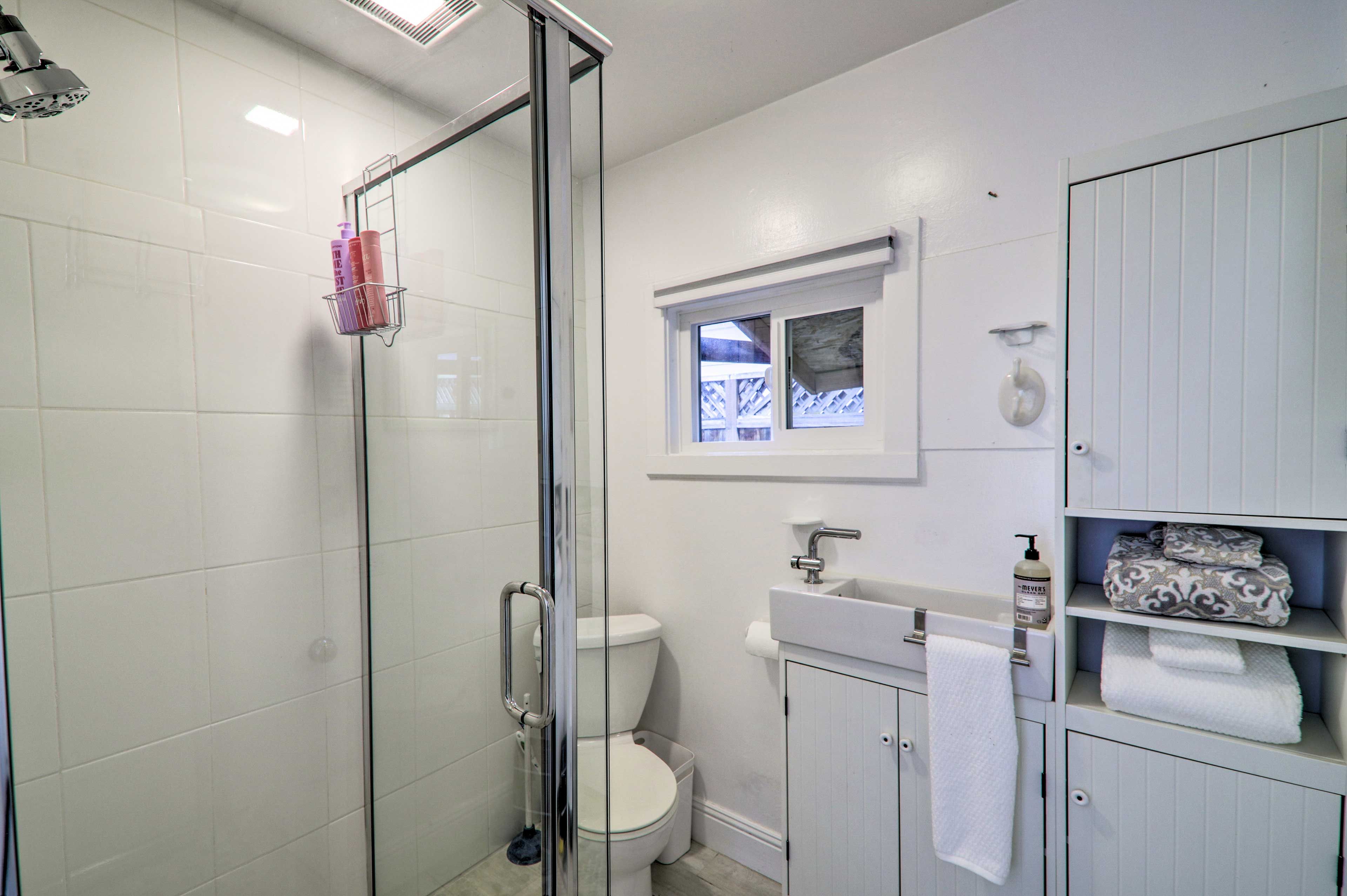Bathroom | Towels Provided | Complimentary Toiletries | Hair Dryer