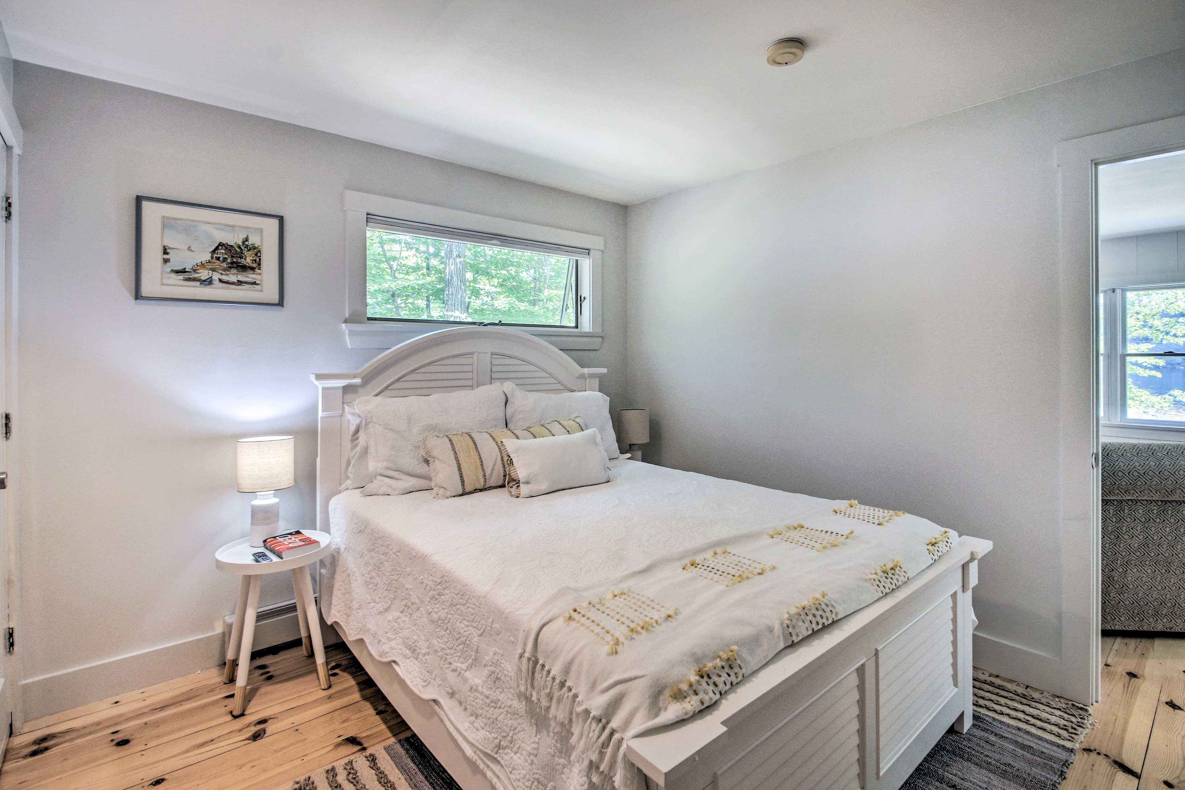 Bedroom 1 | Queen Bed | First Floor | En Suite Bathroom | Linens Provided
