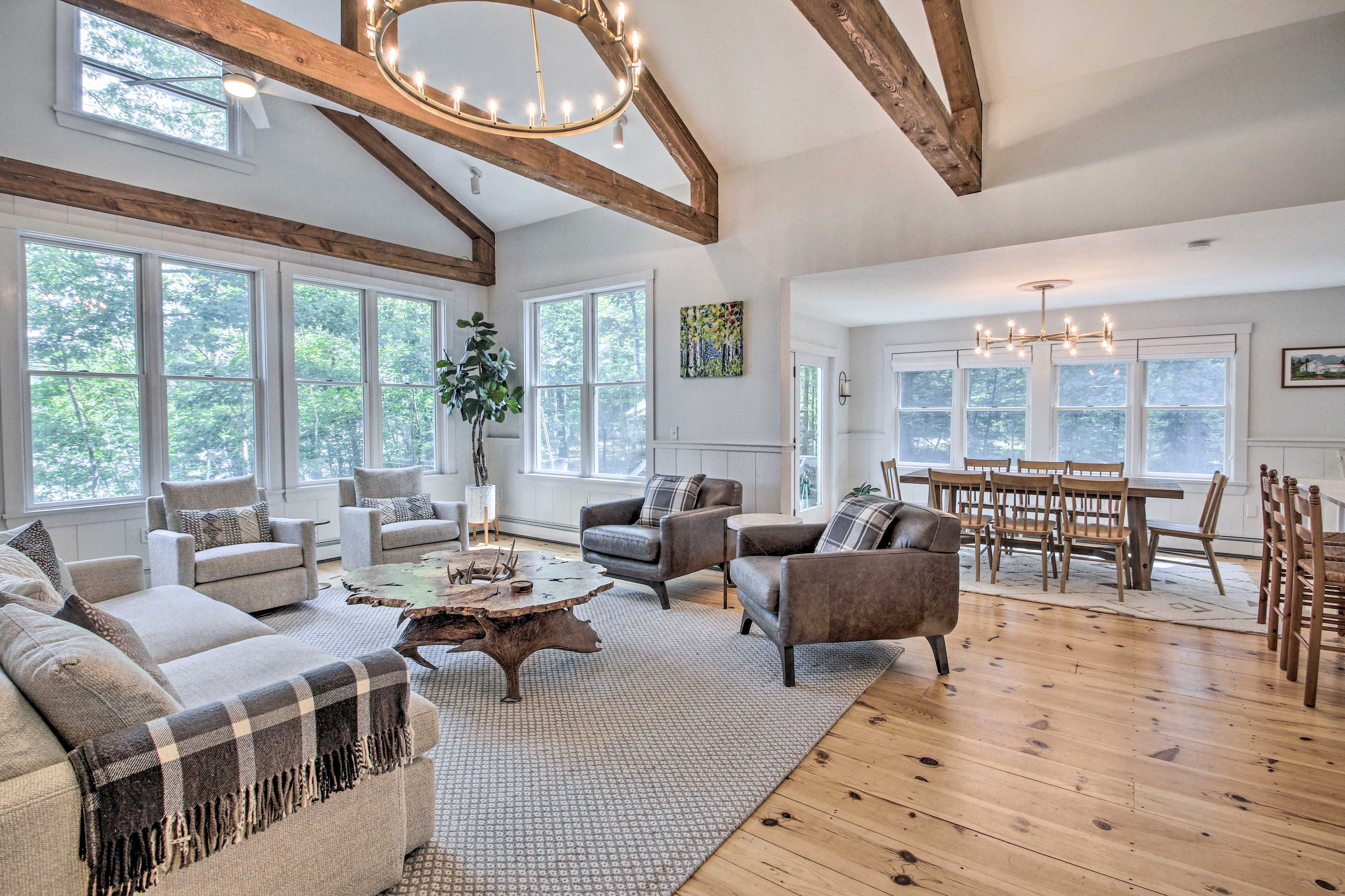 Living Room | Free WiFi | 1st Floor