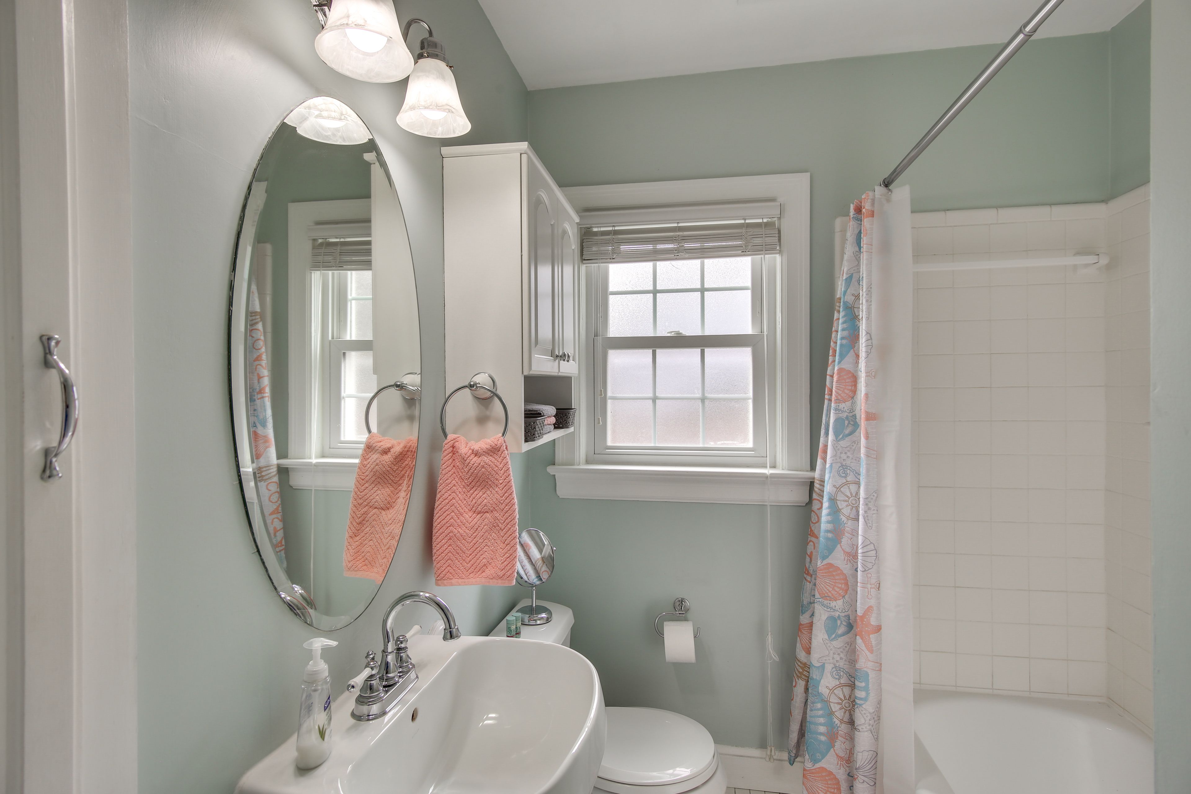 Full Bathroom | Towels & Linens Provided