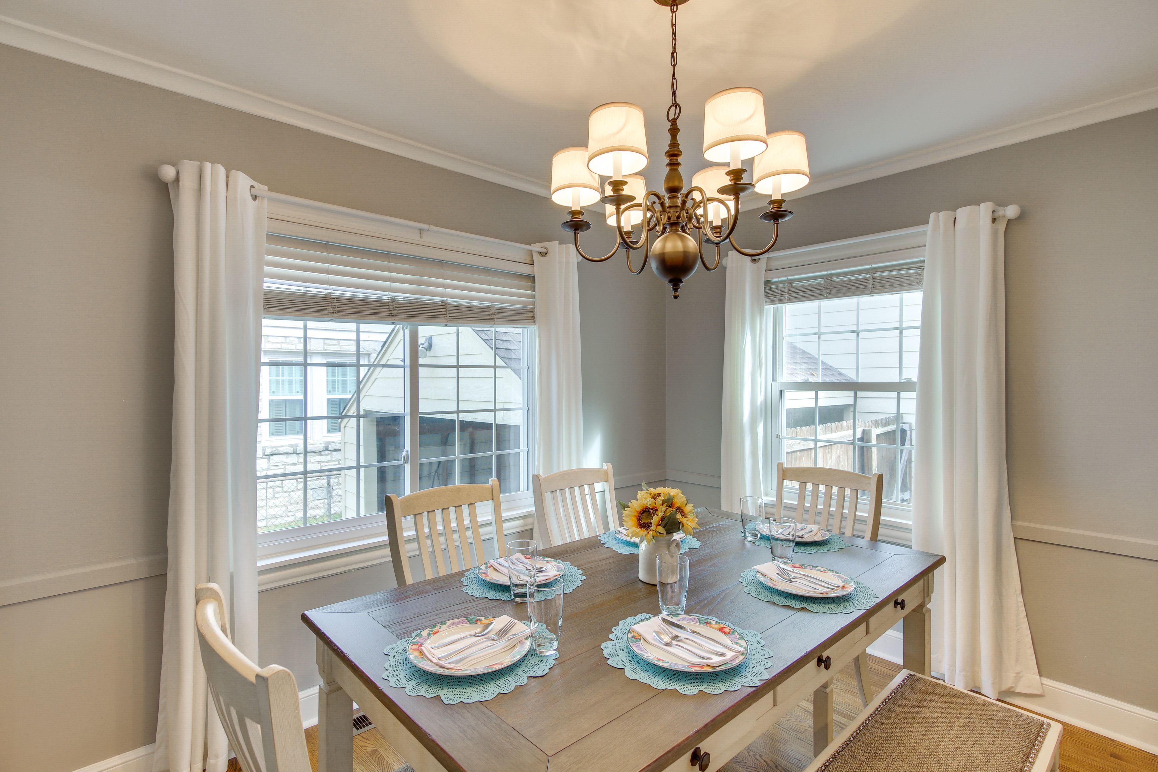Dining Area | Dishes & Flatware Provided