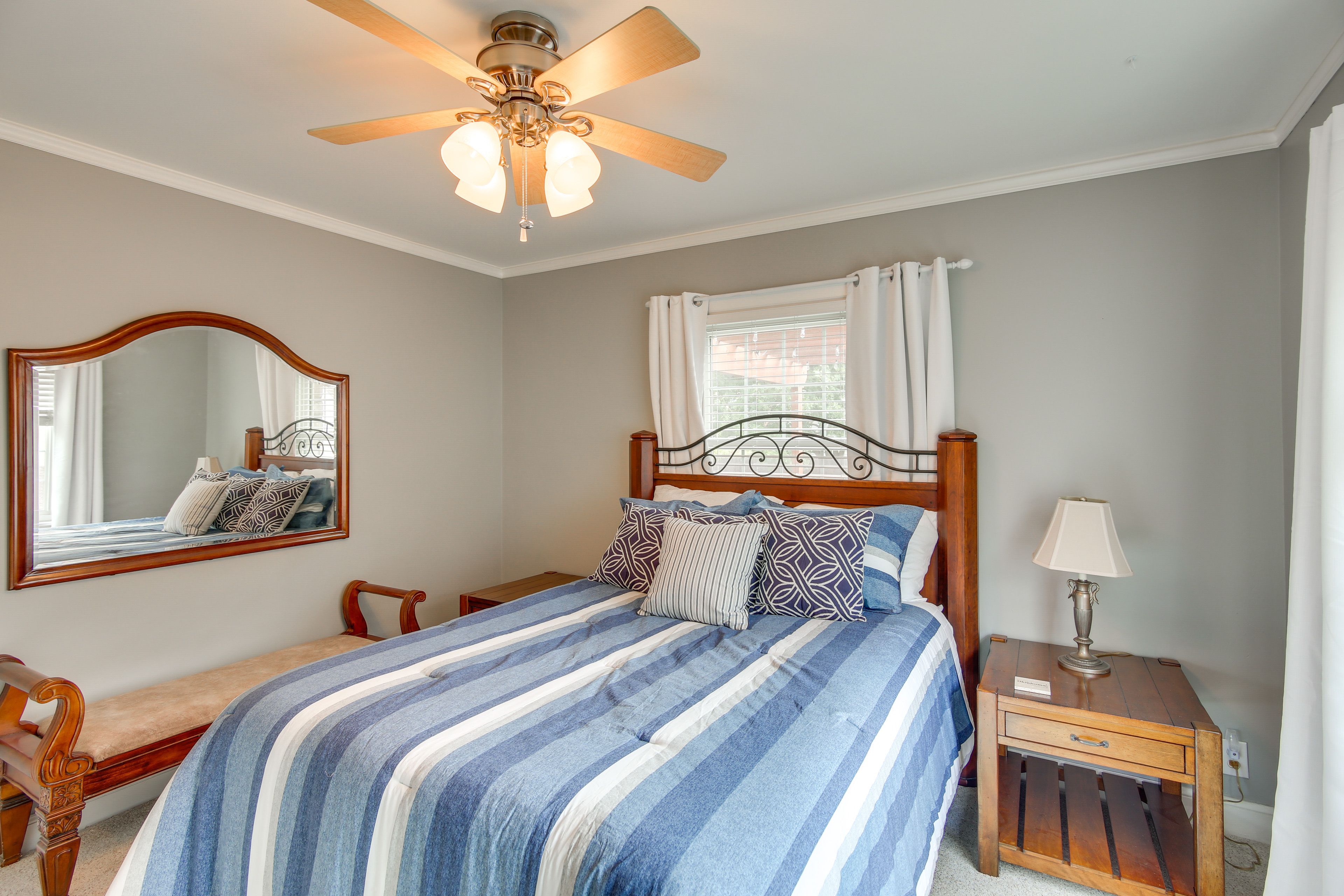 Bedroom 2 | Queen Bed