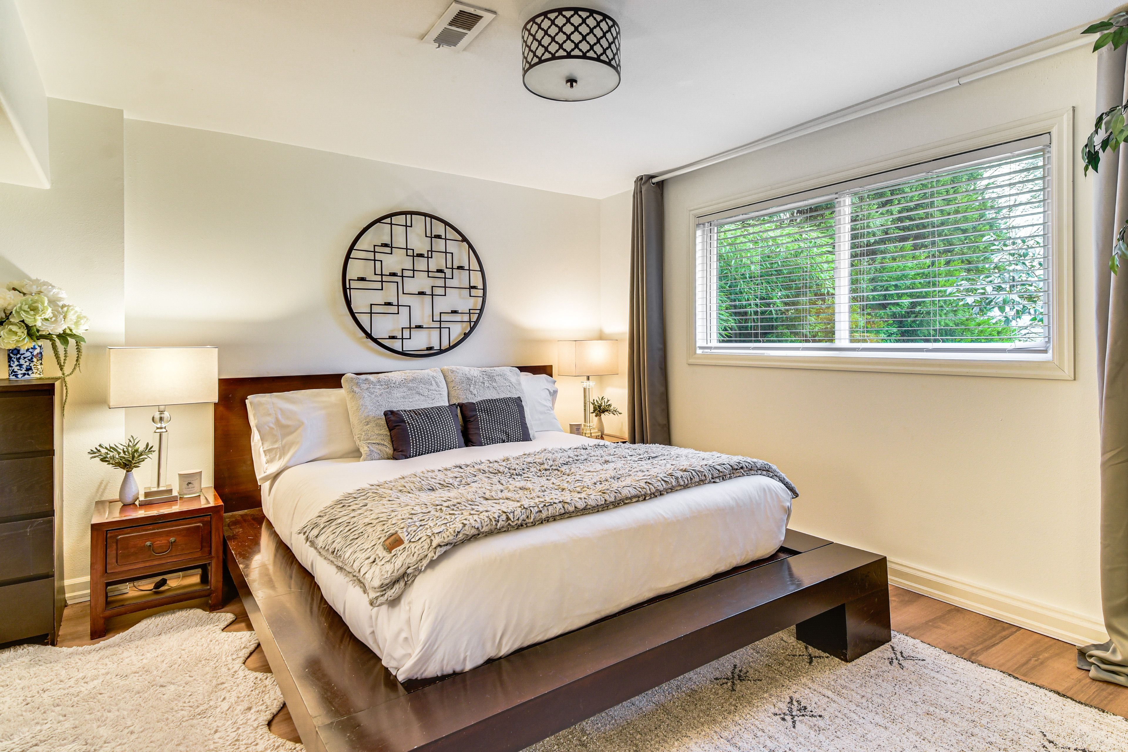 Bedroom 1 | Queen Bed