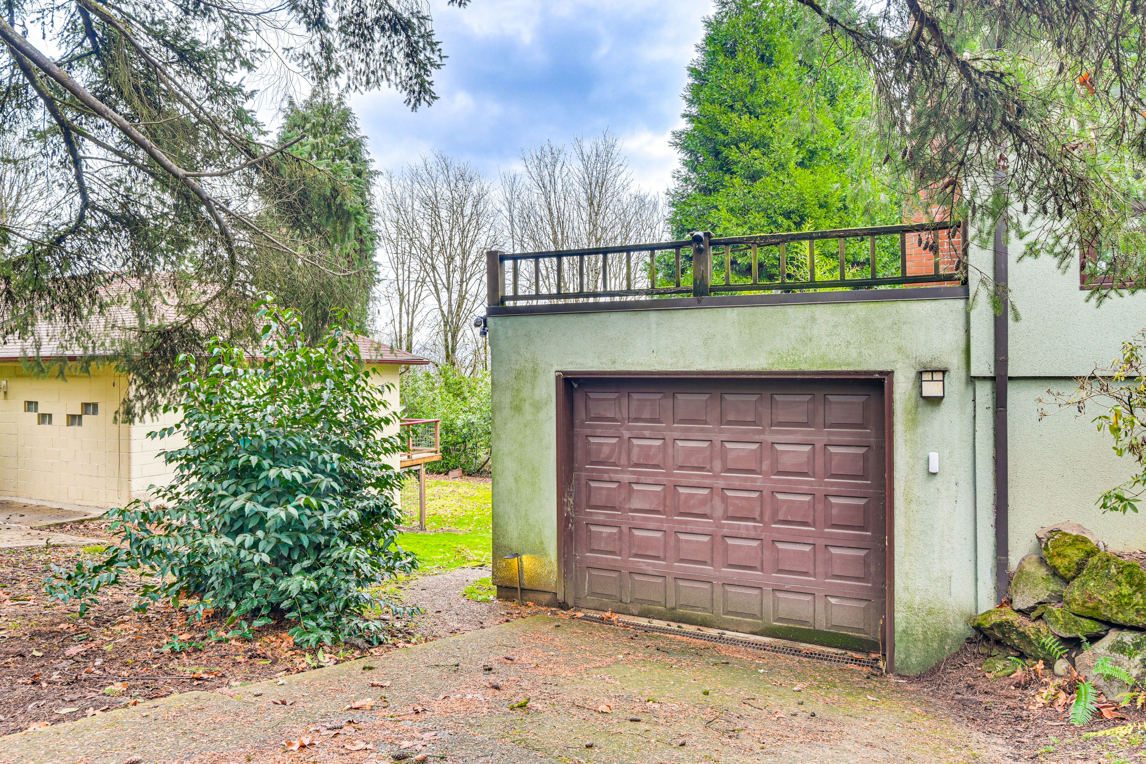 Parking | Driveway (1 Vehicle) | Free Street Parking