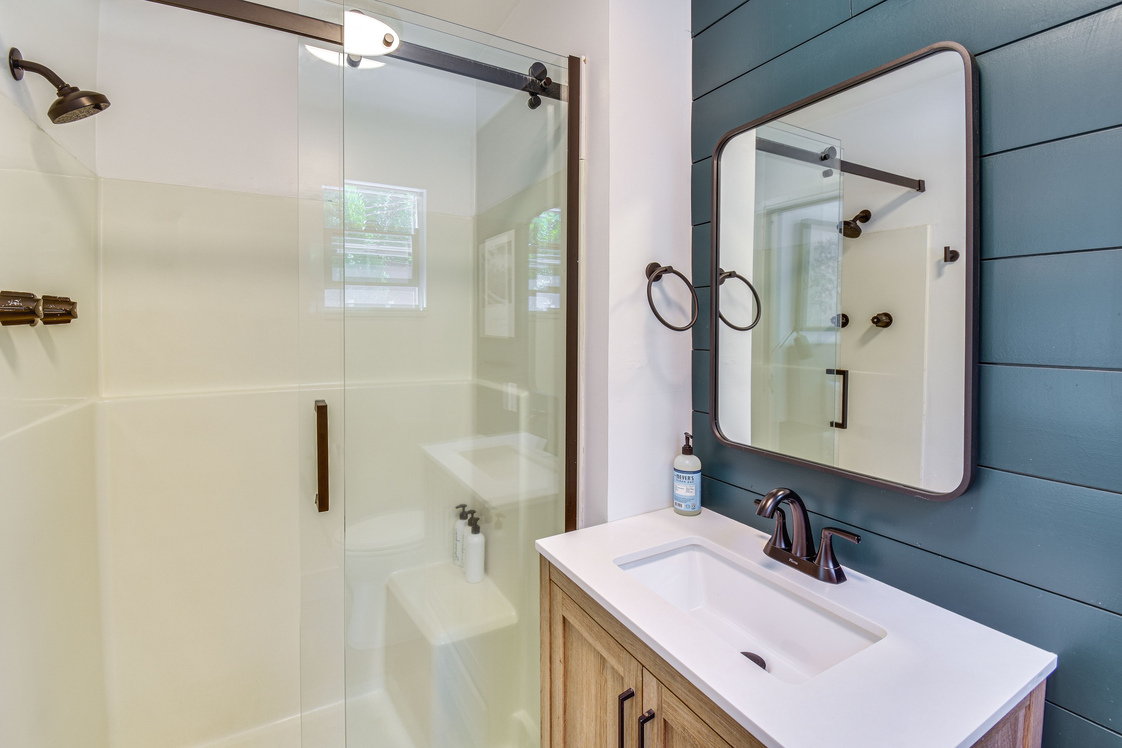 En-Suite Bathroom | Complimentary Toiletries | Hair Dryer