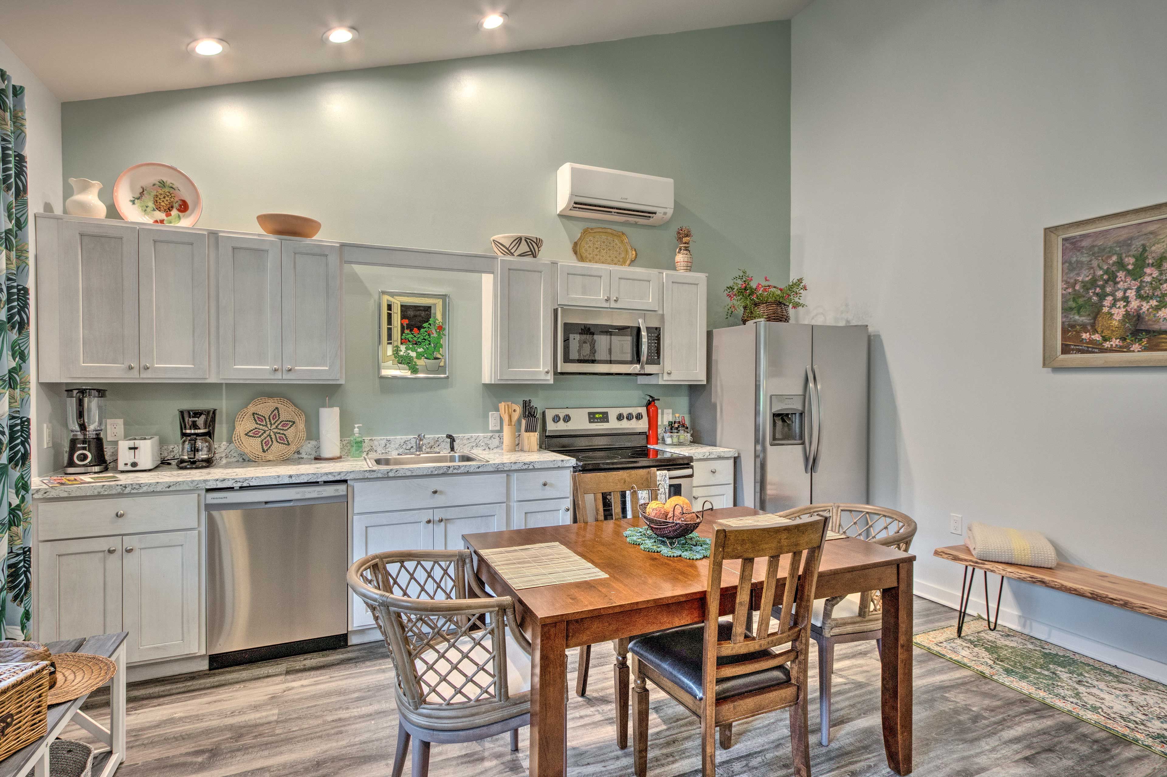 Kitchen | Dining | Dishware & Flatware Provided