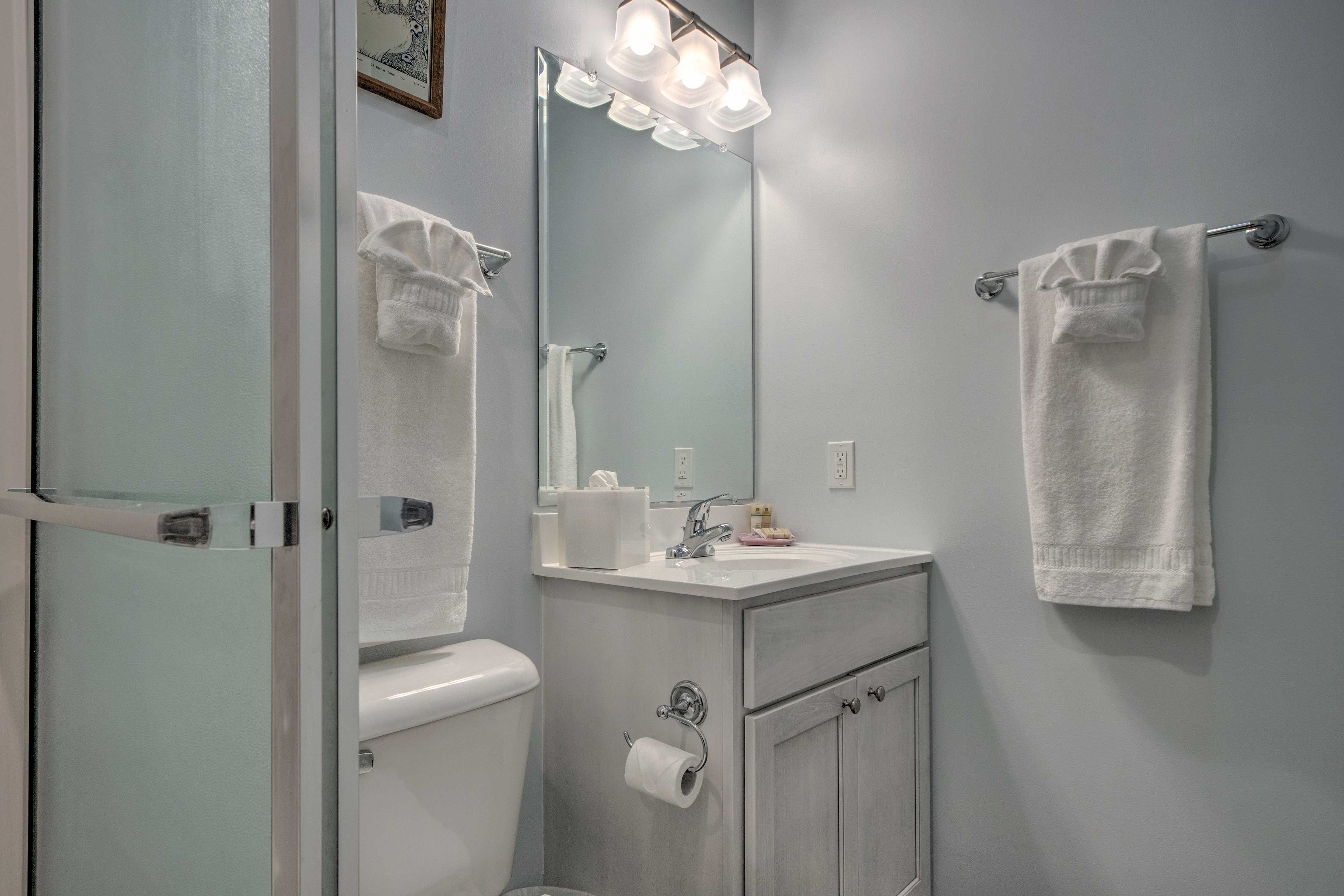 En-Suite Bathroom | Towels Provided