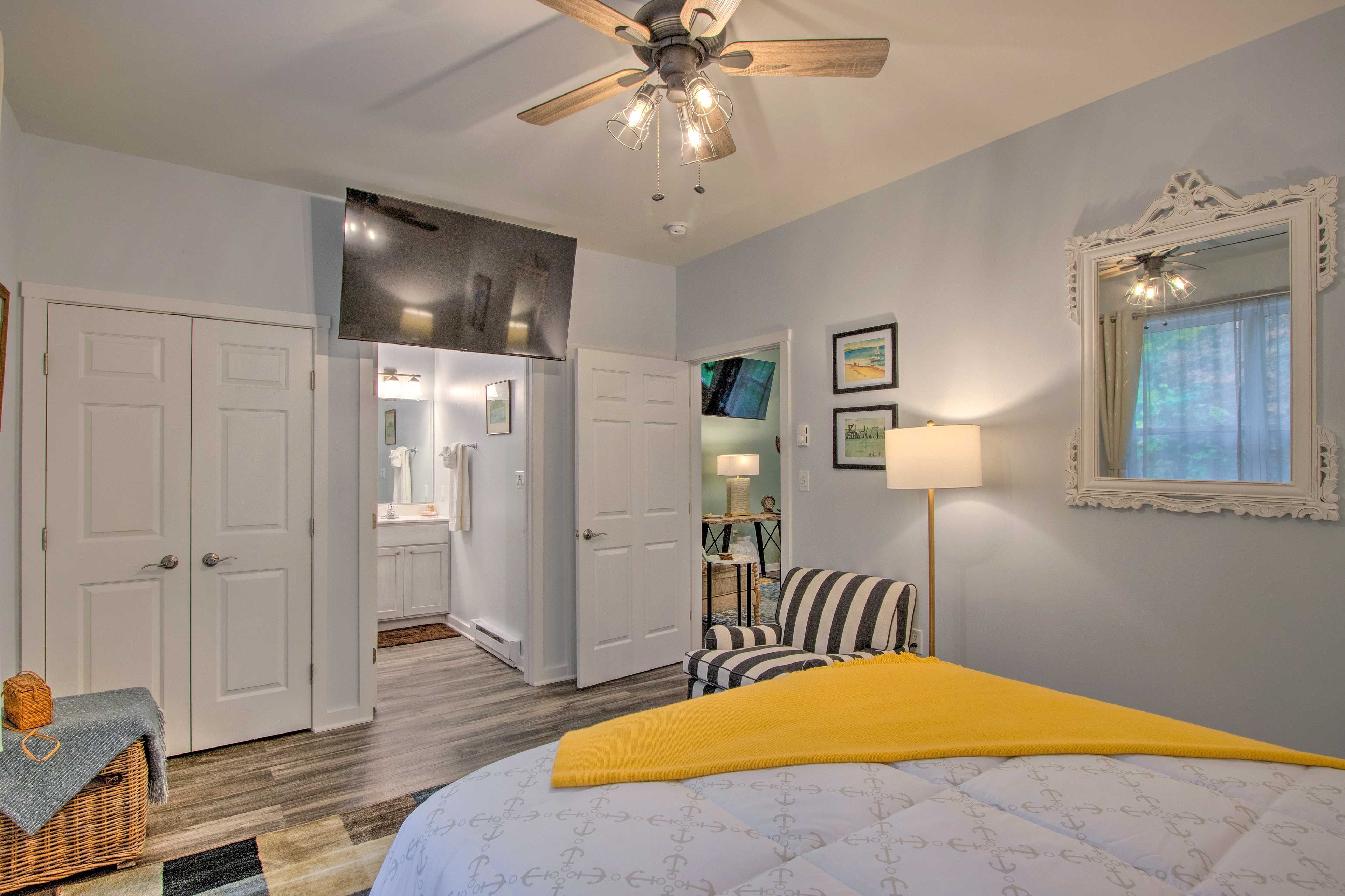 Bedroom | En-Suite Bathroom