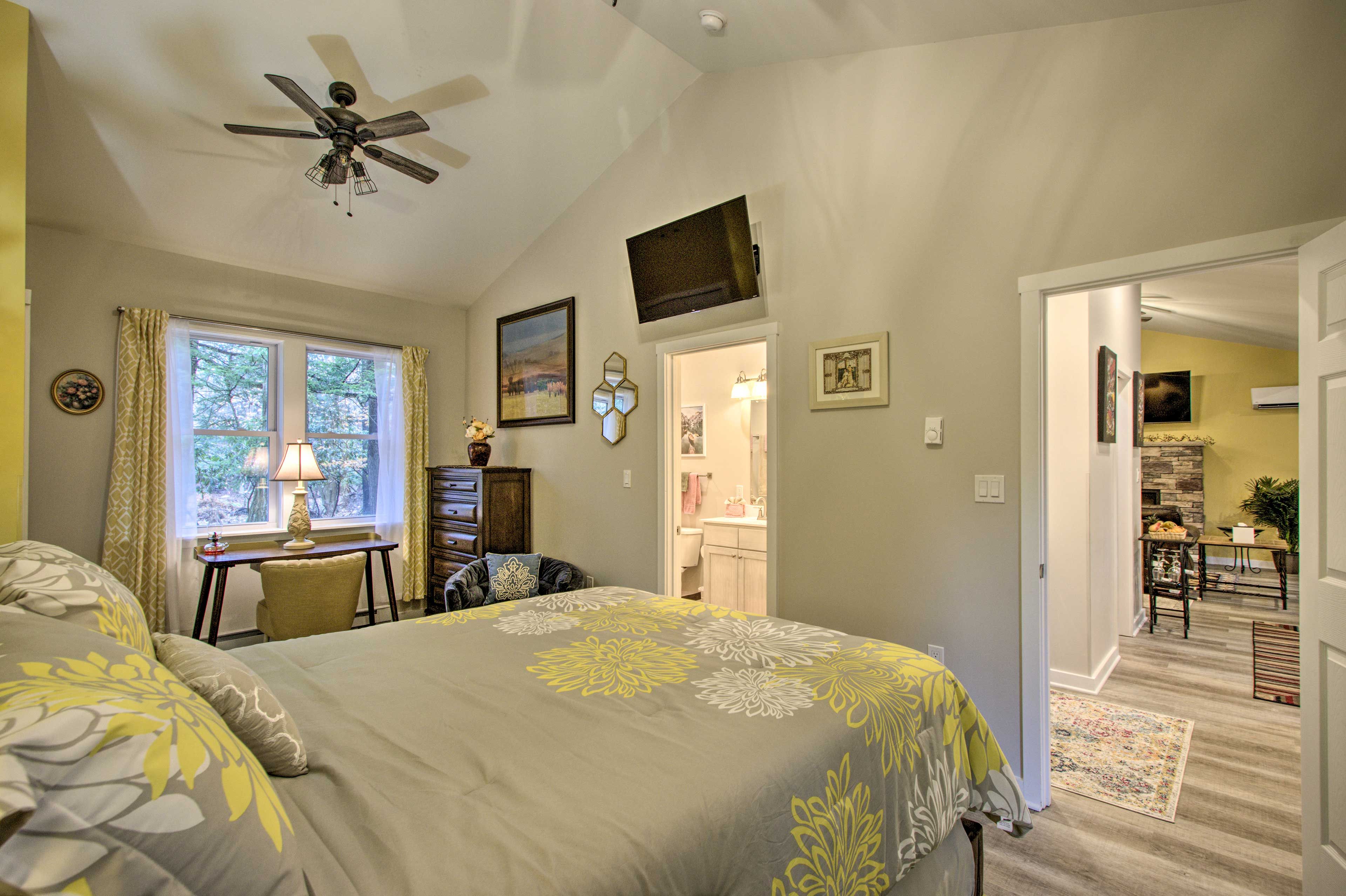 Bedroom | Smart TV