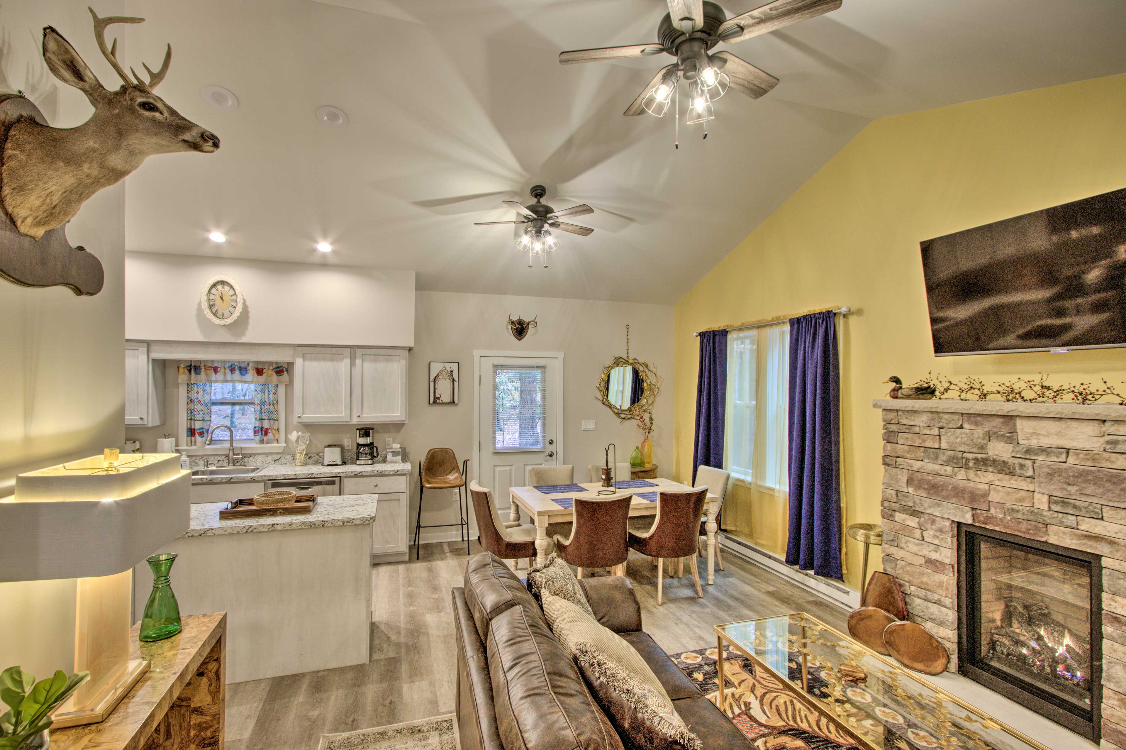 Living Room | Gas Fireplace