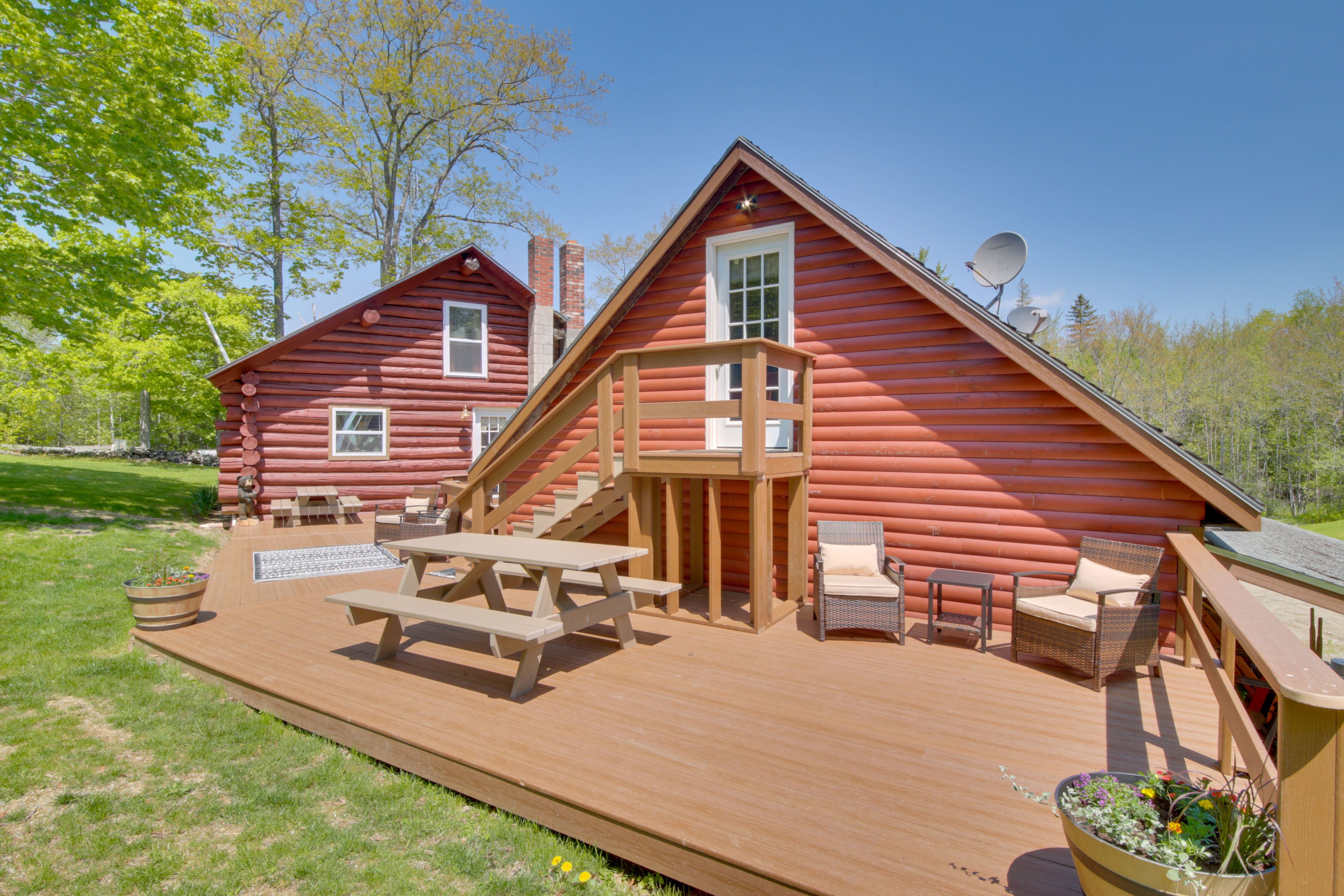 Deck | Picnic Table | Outdoor Seating
