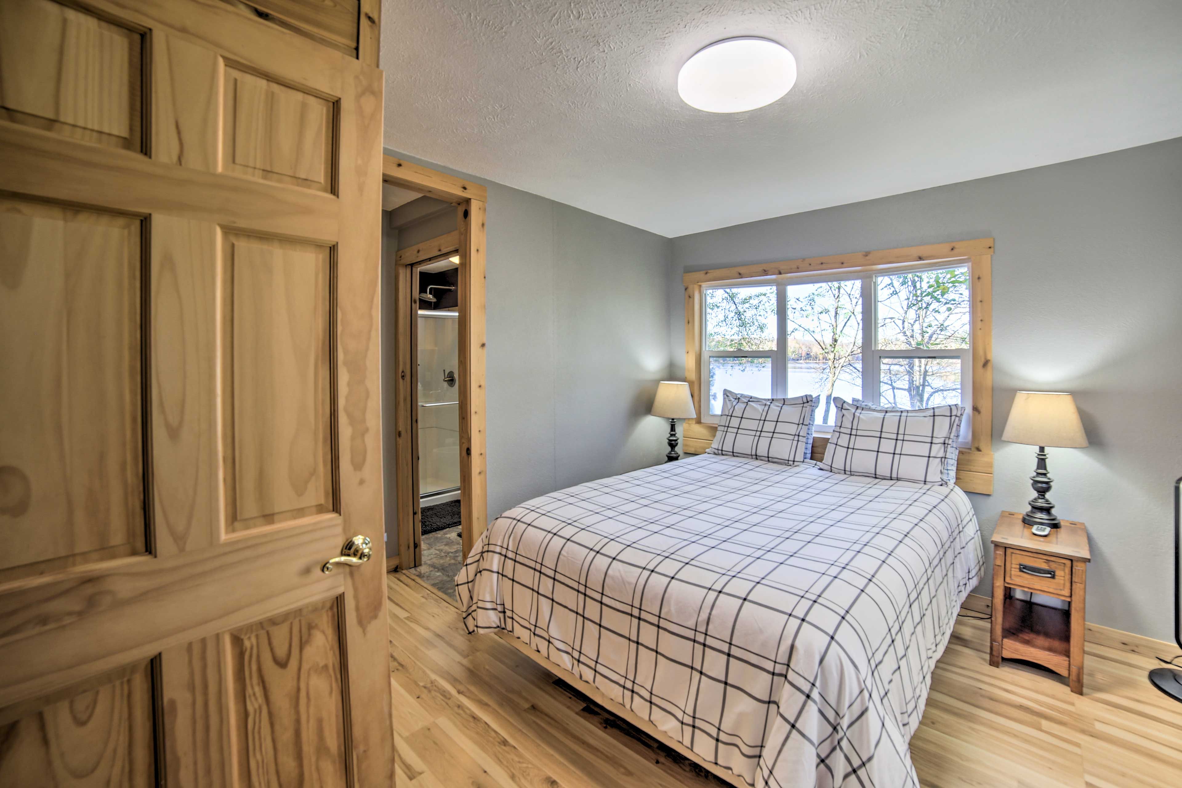 Bedroom 1 | Queen Bed | Main Floor | Linens & Towels Provided