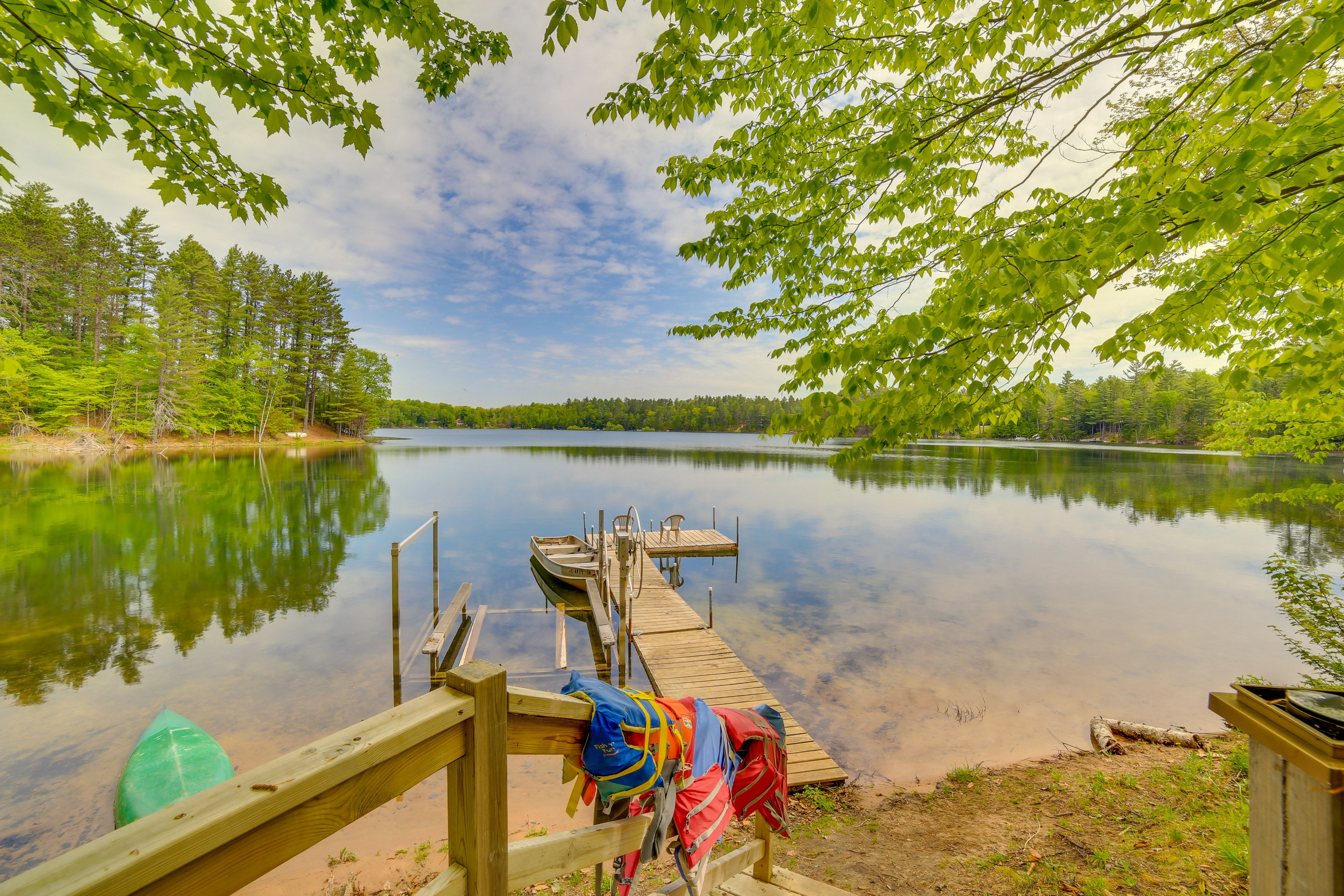 Dock | Direct Access to Powell Lake | Kayak, Canoe, Paddleboard, & Rowboat