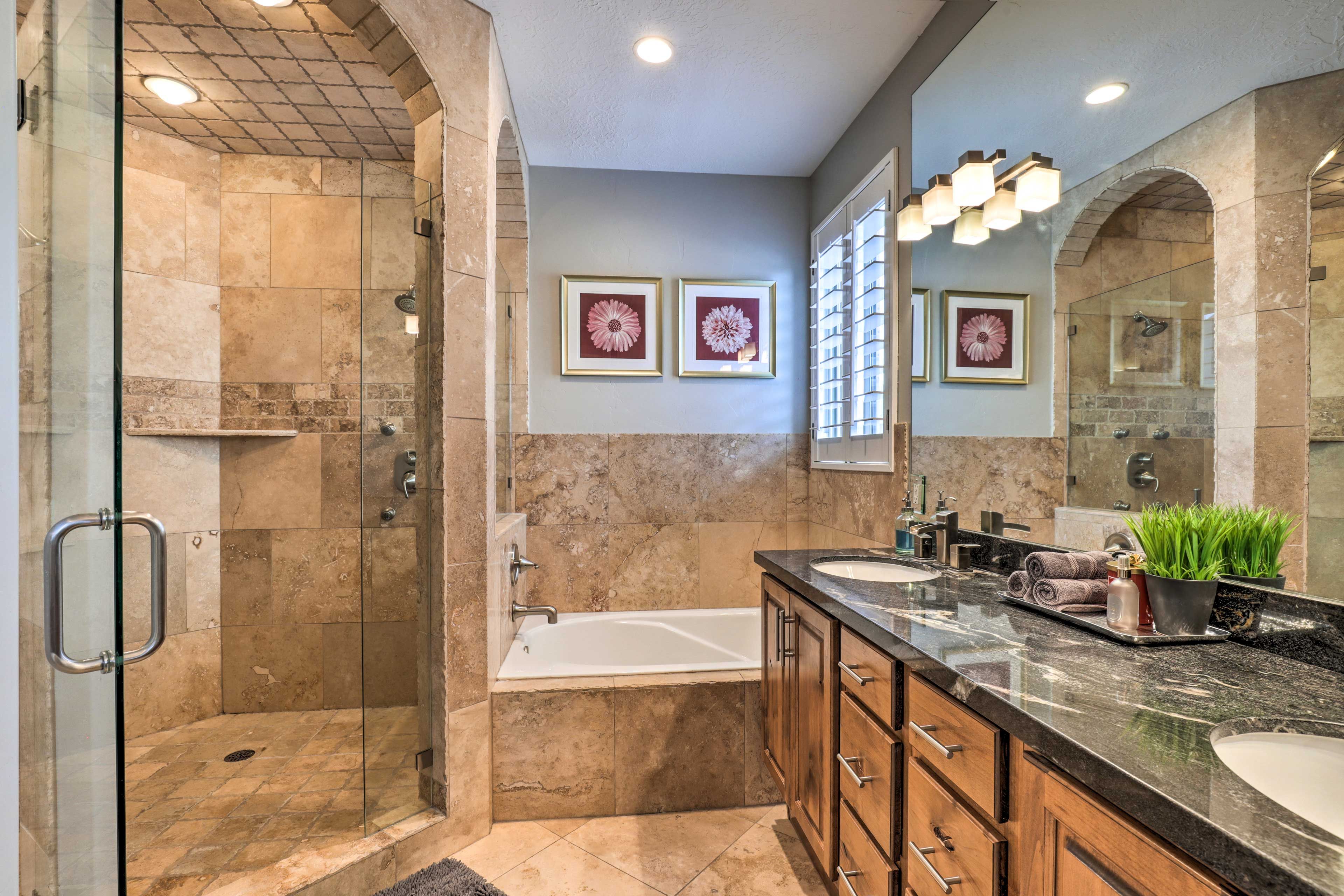 Full Bathroom | Complimentary Toiletries