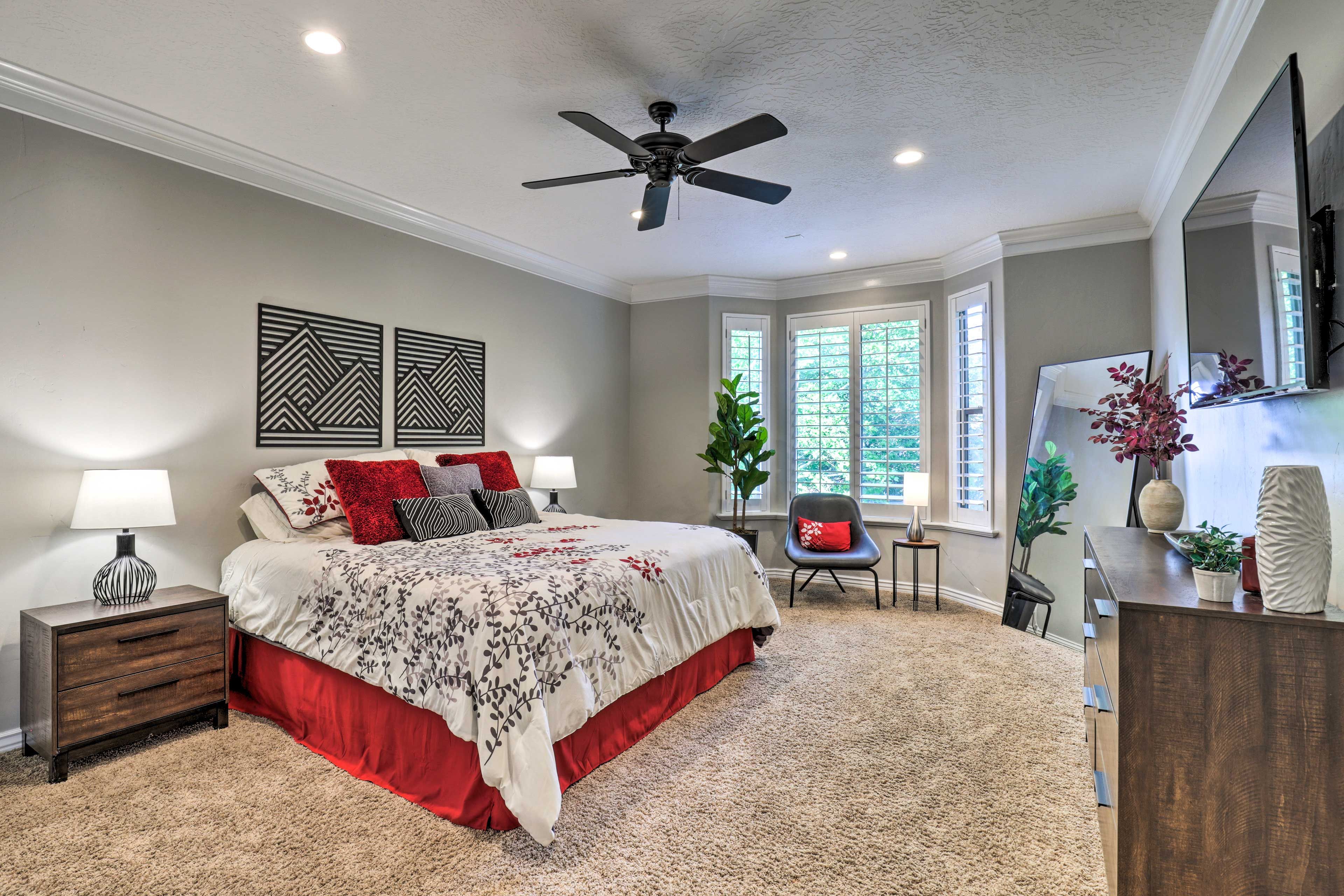 Bedroom 1 | King Bed | En-Suite | Main Floor