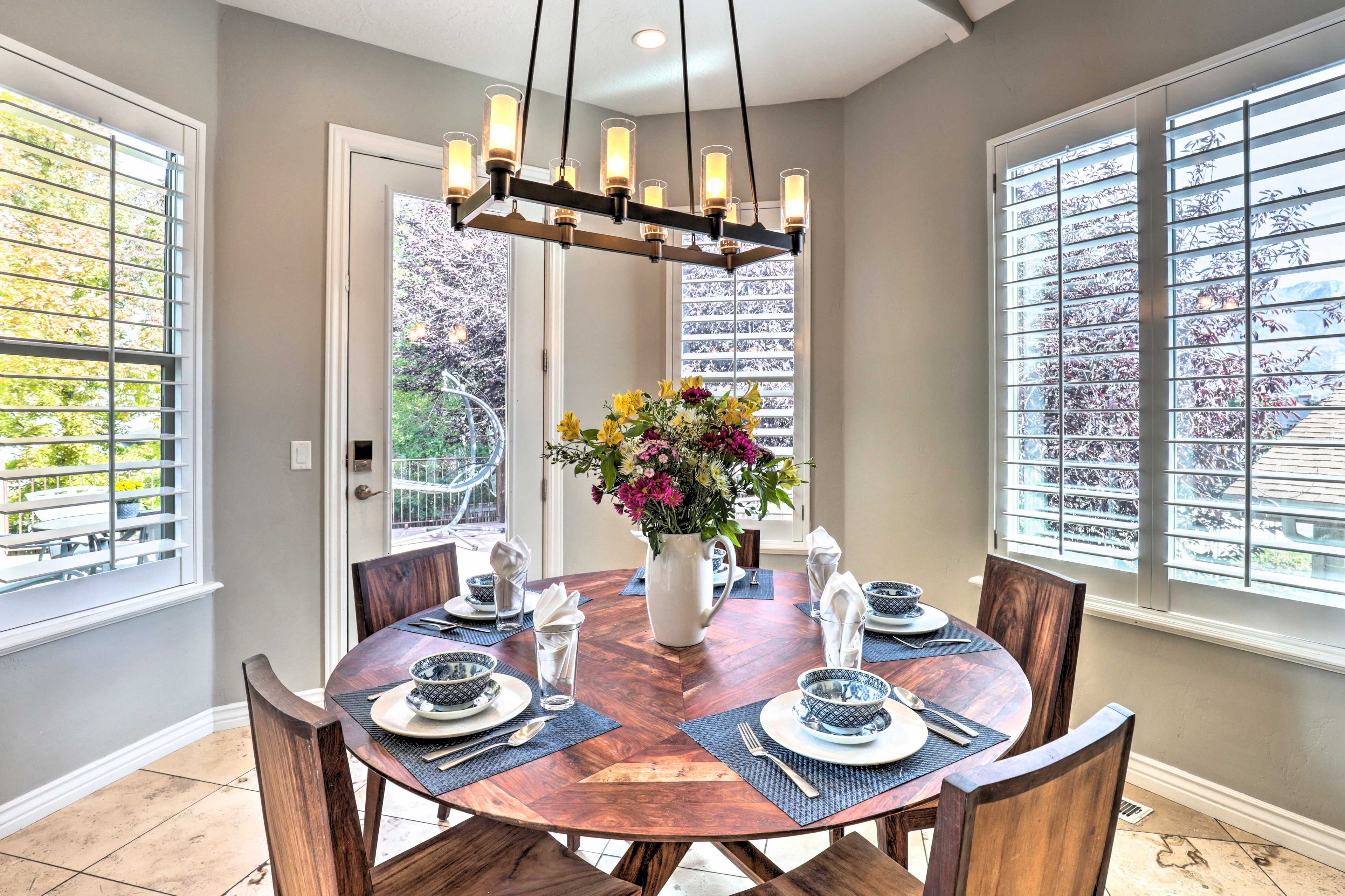 Dining Area | Access to Deck