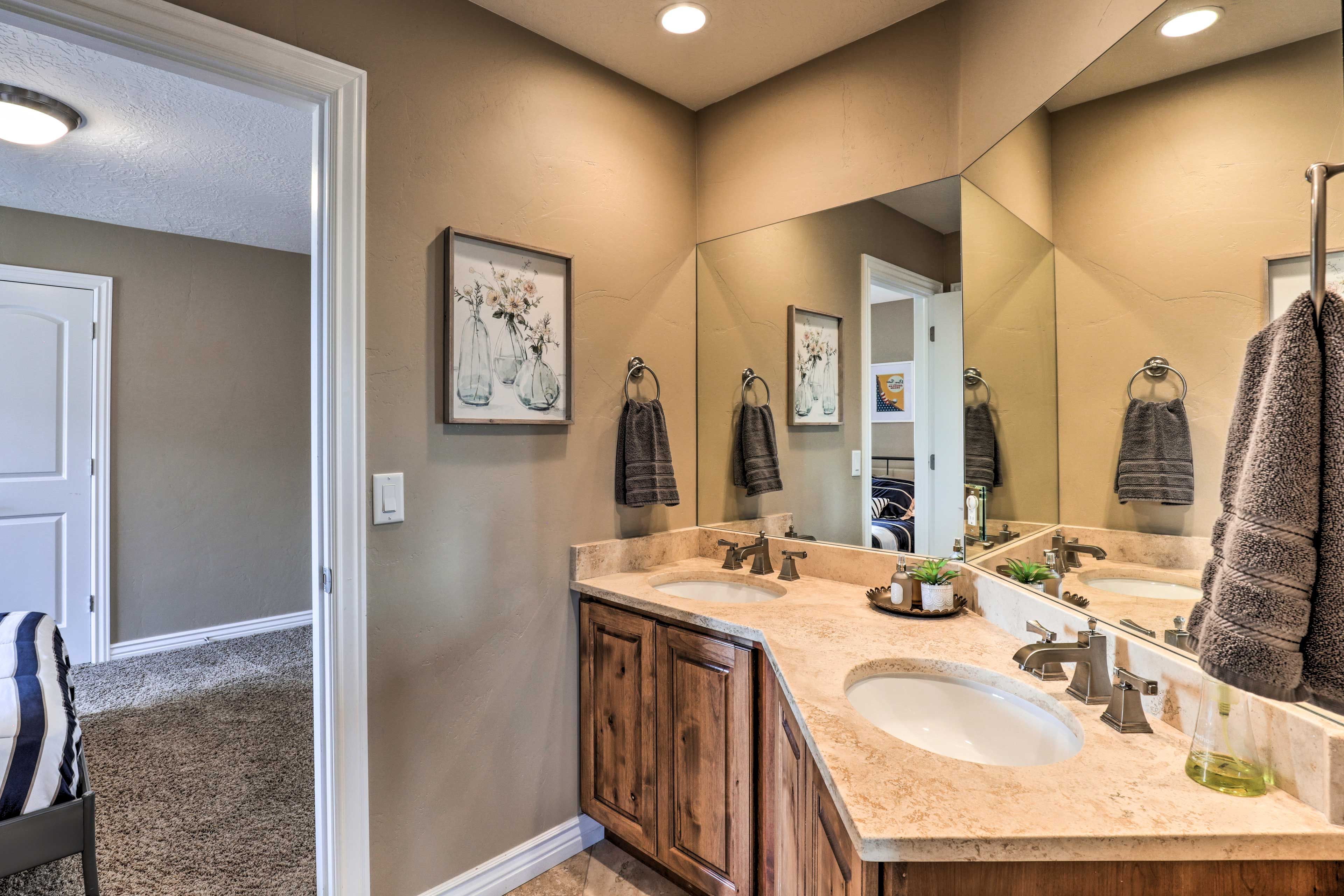 Full Jack & Jill Bathroom