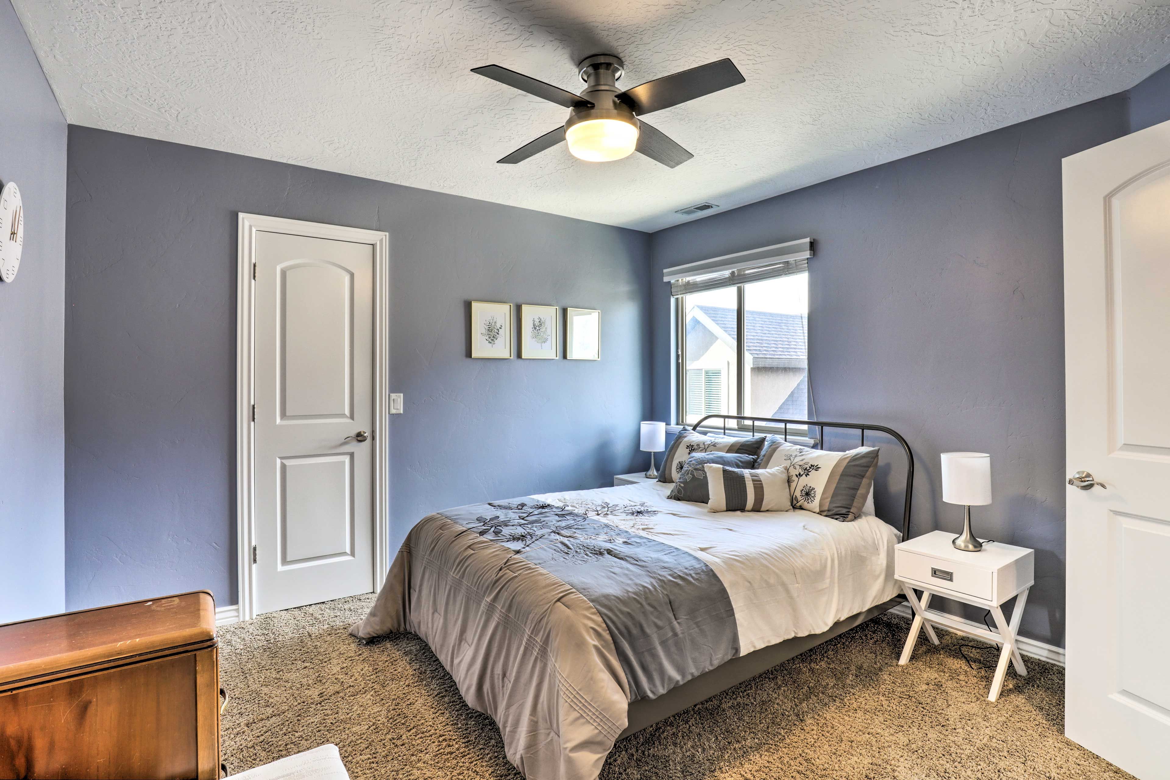 Bedroom 3 | Queen Bed