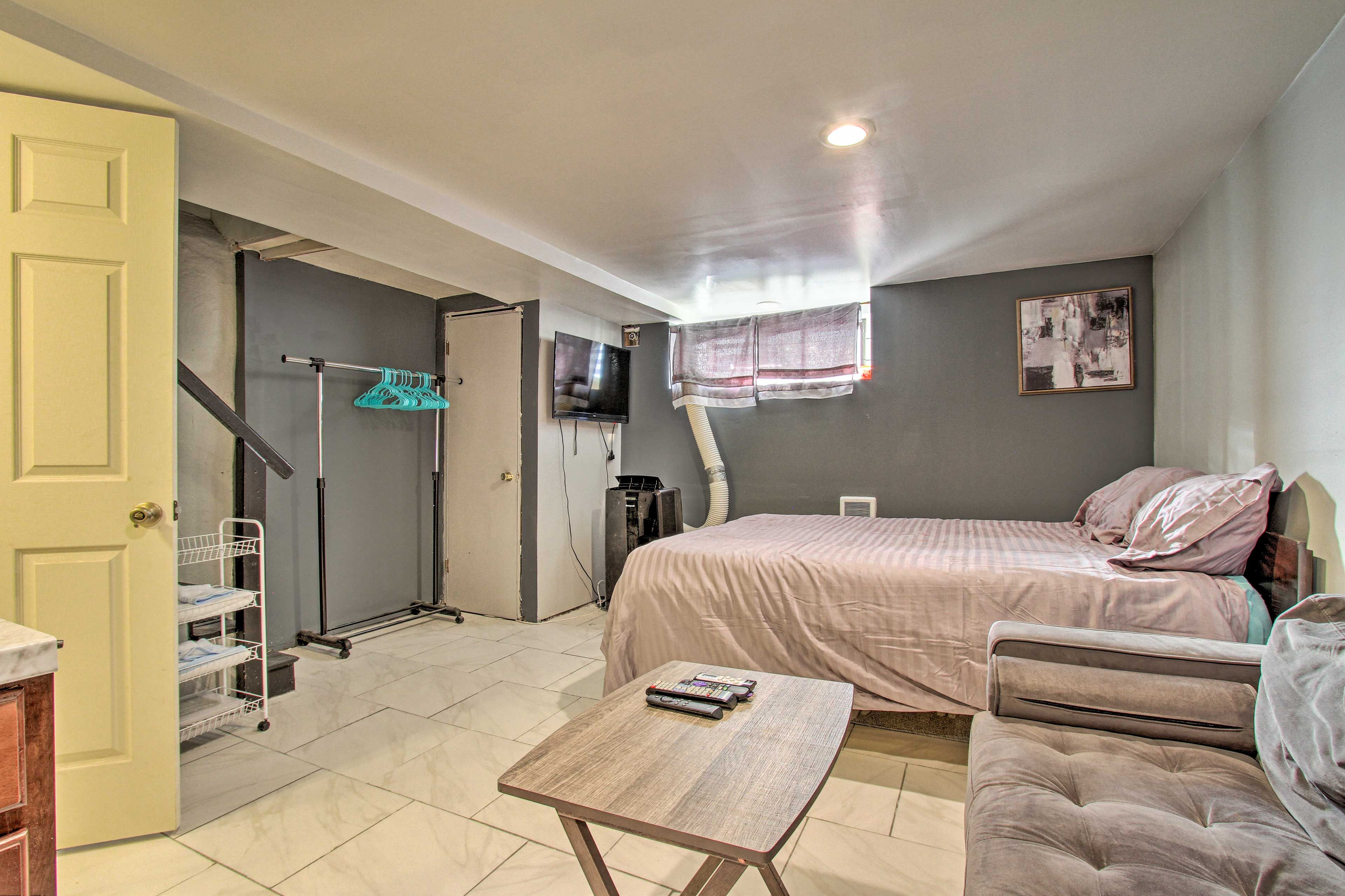 Studio | Queen Bed | Smart TV | Air Conditioning | Free WiFi