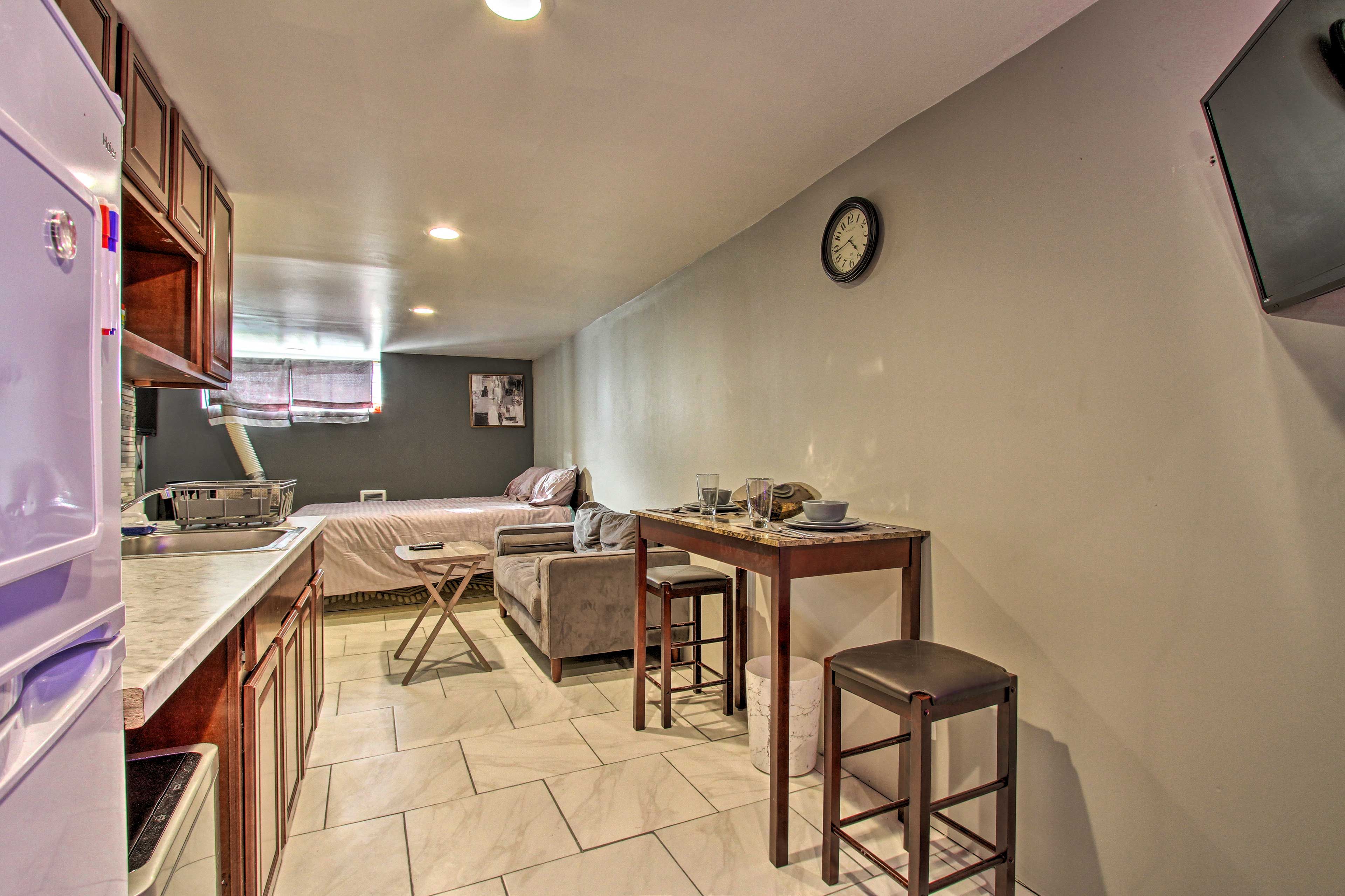 Dining Area | Smart TV