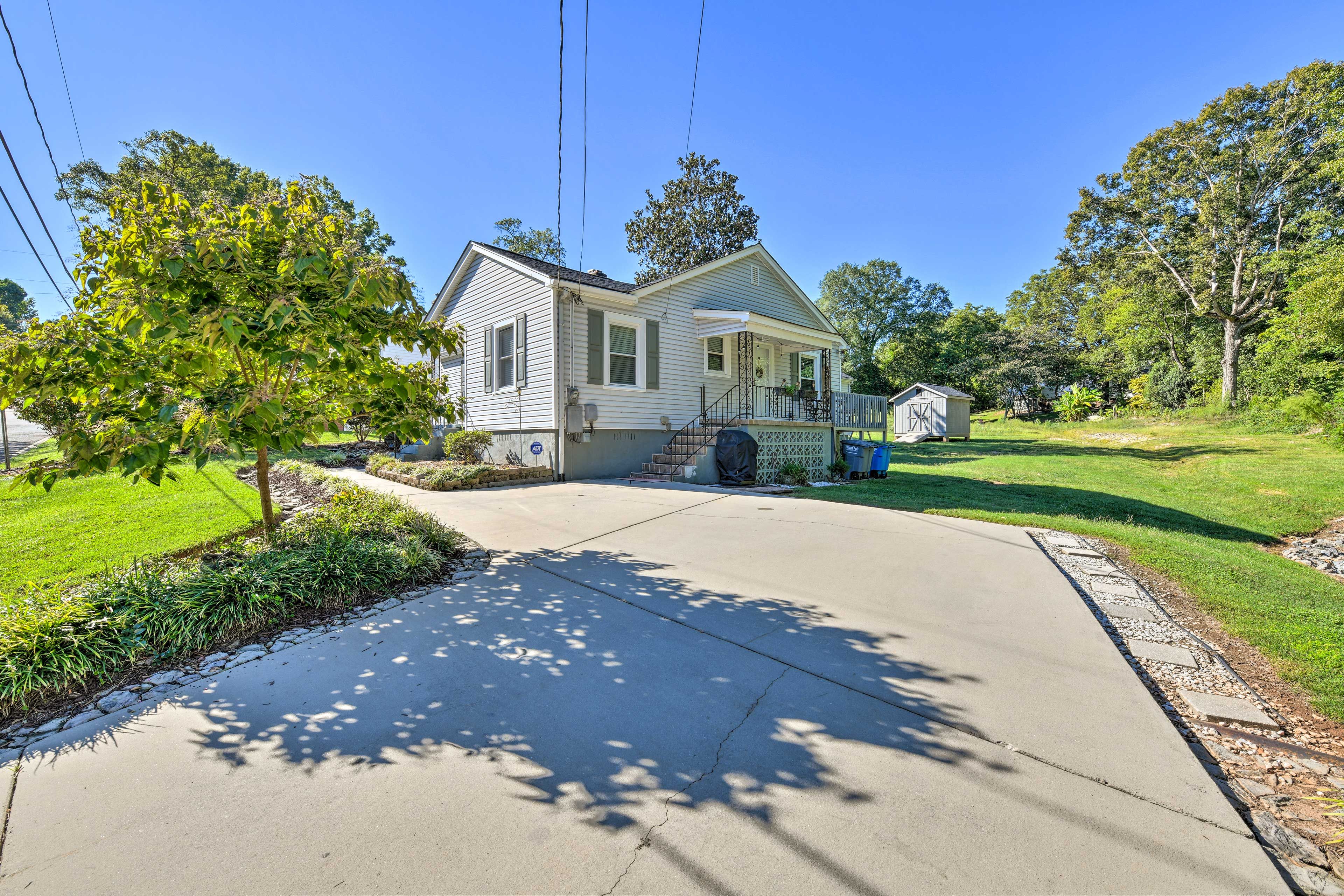 Parking | Driveway (3 Vehicles) | RV Hookup | Free Street Parking