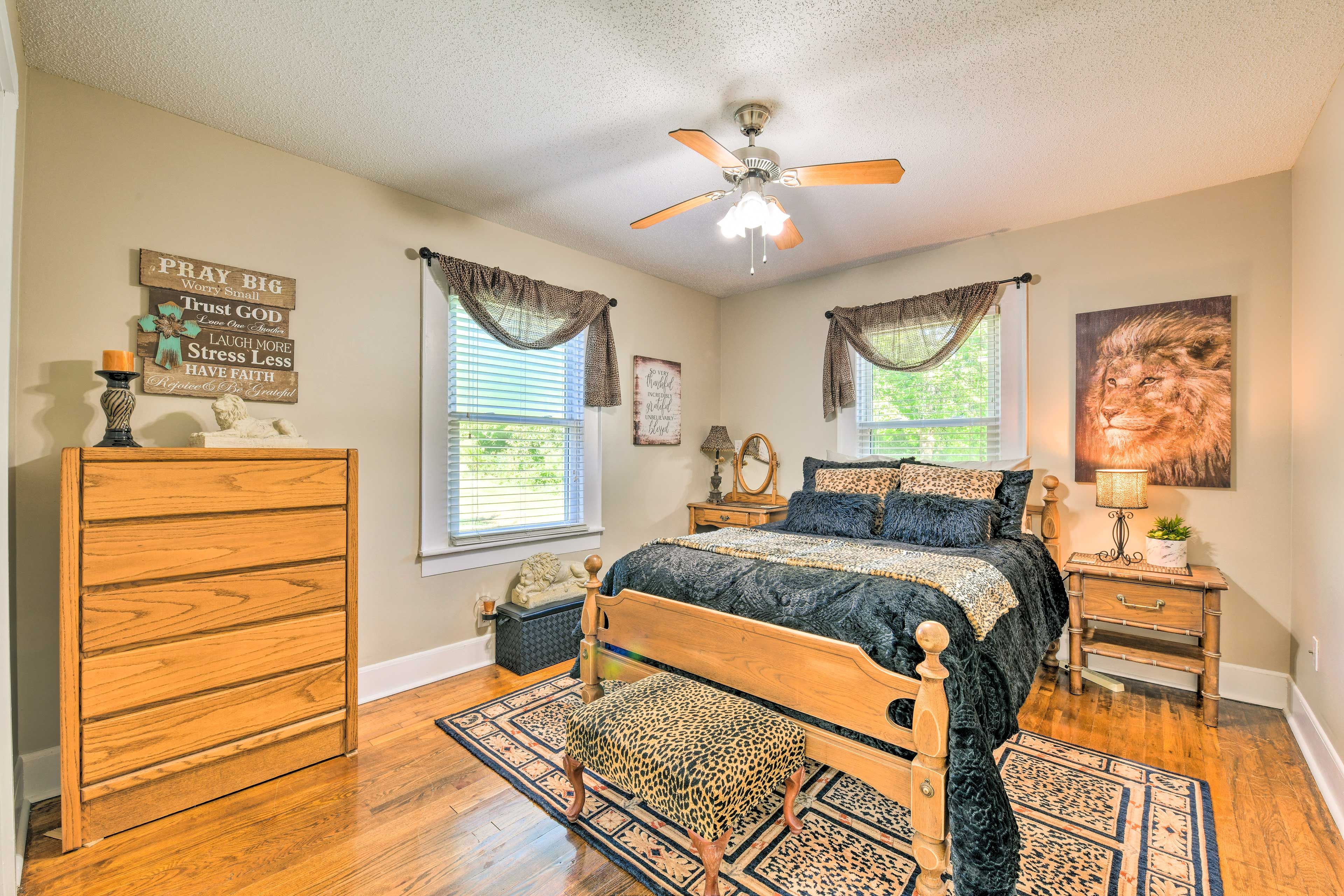 Bedroom 2 | Queen Bed