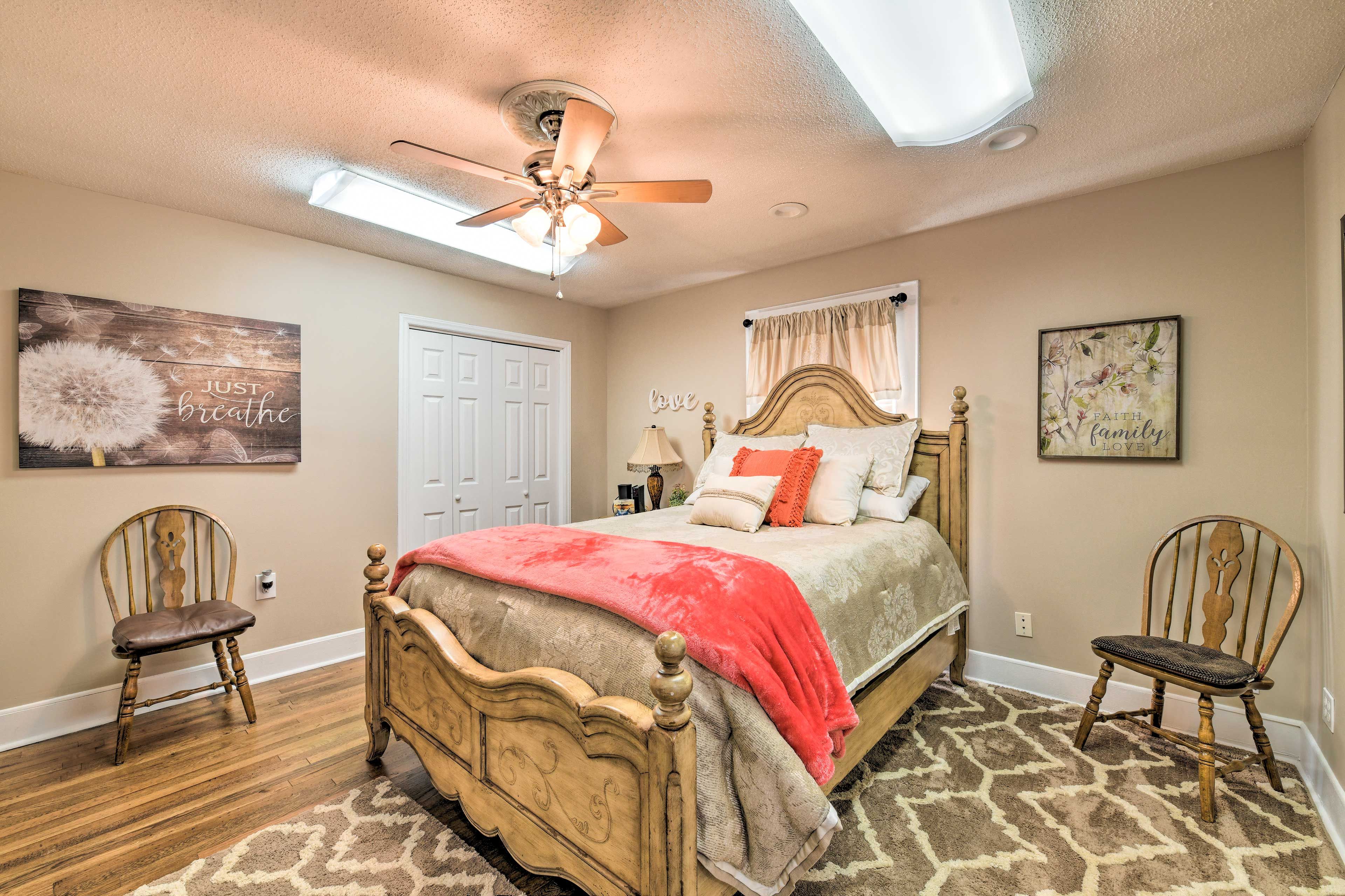 Bedroom 3 | Queen Bed