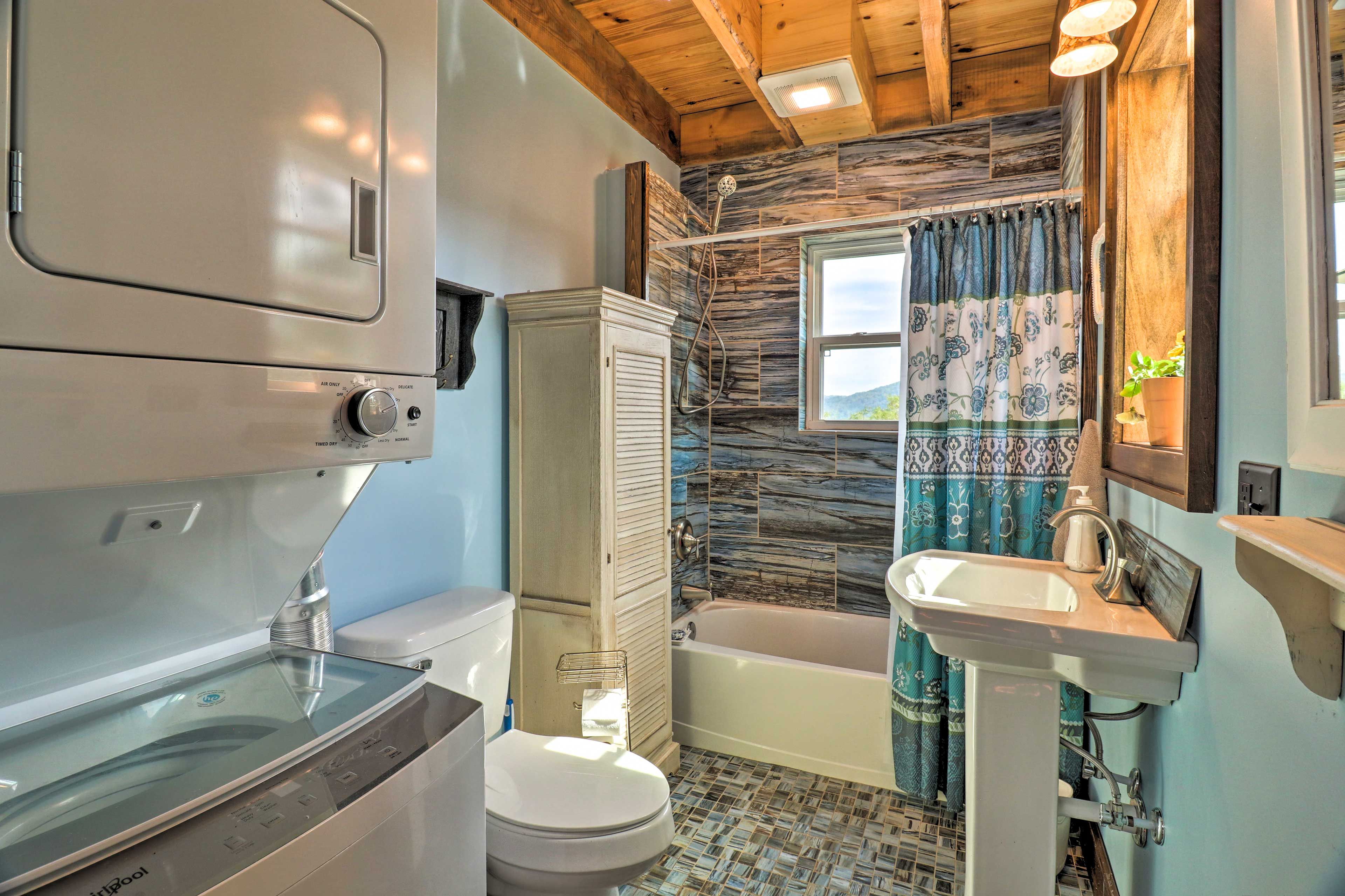 Full Bathroom | In-Unit Laundry | Complimentary Toiletries
