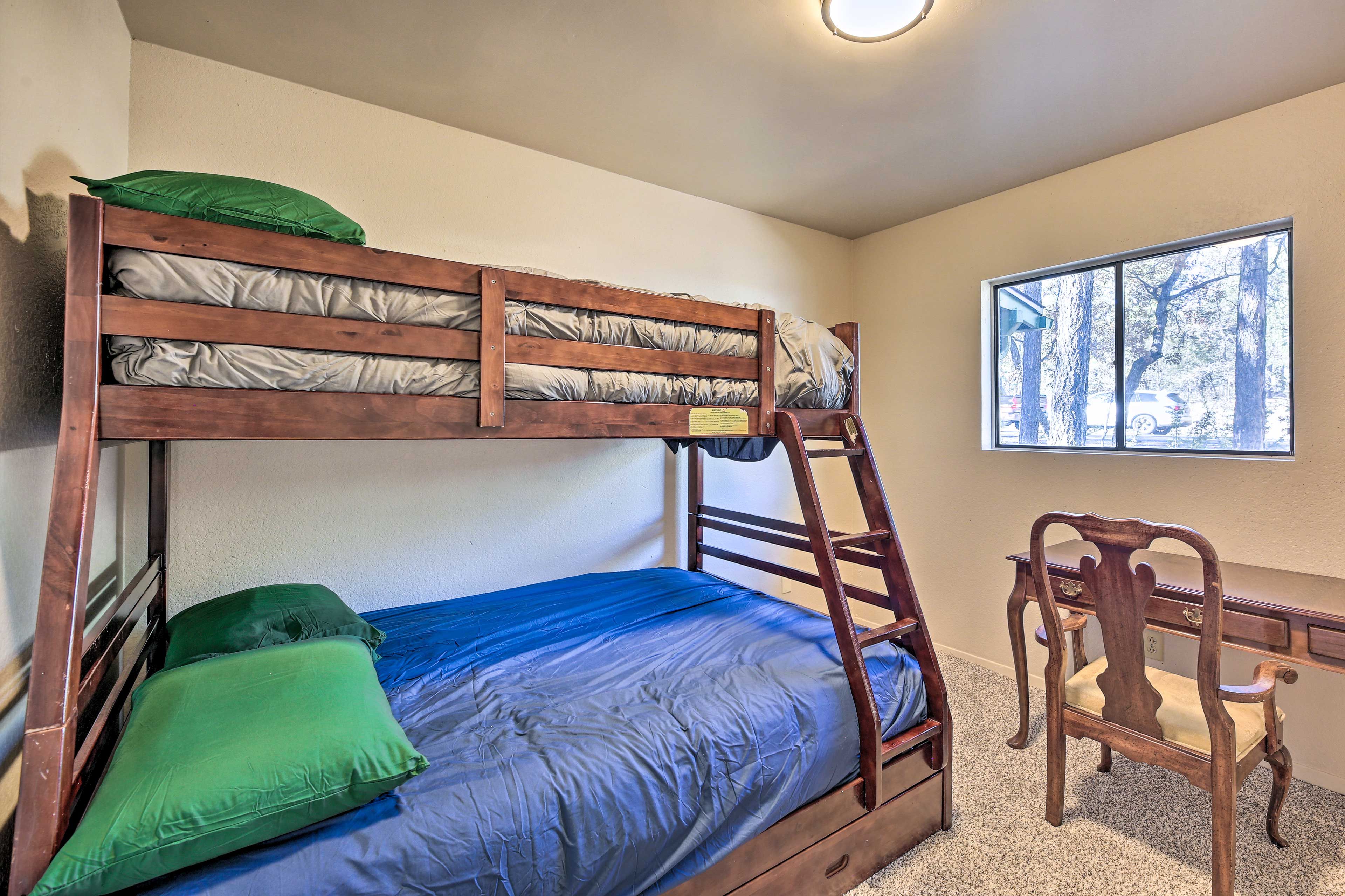 Bedroom 3 | Twin/Full Bunk Bed