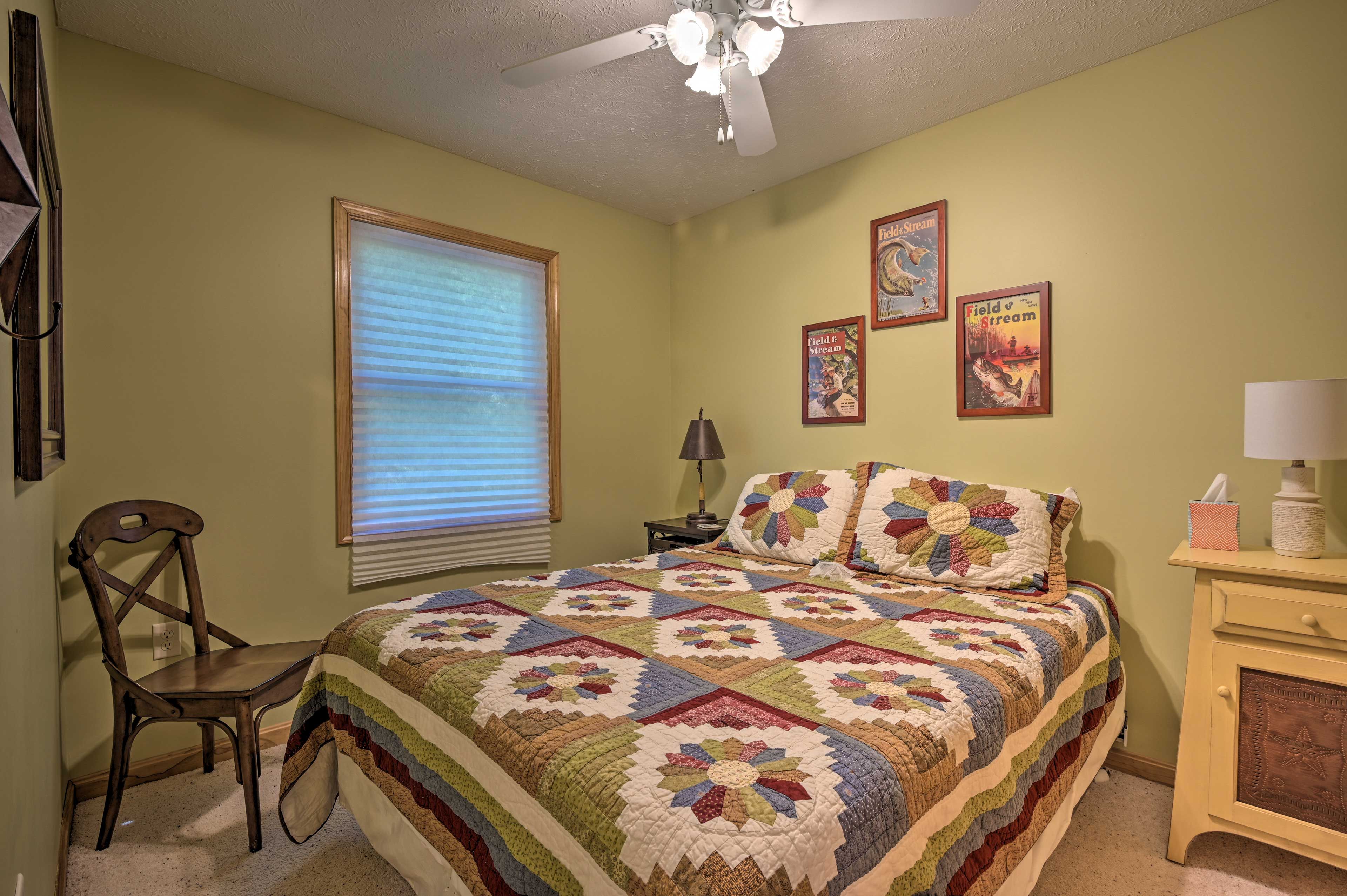 Bedroom 2 | Queen Bed