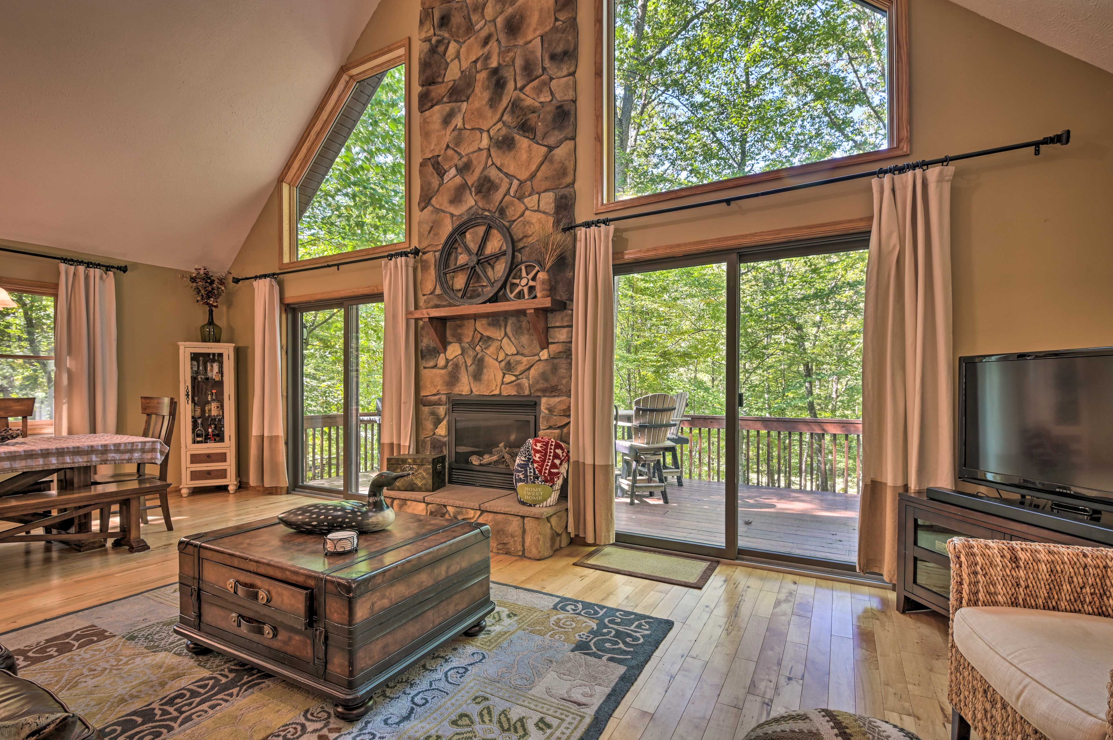 Cabin Interior | Gas Fireplace