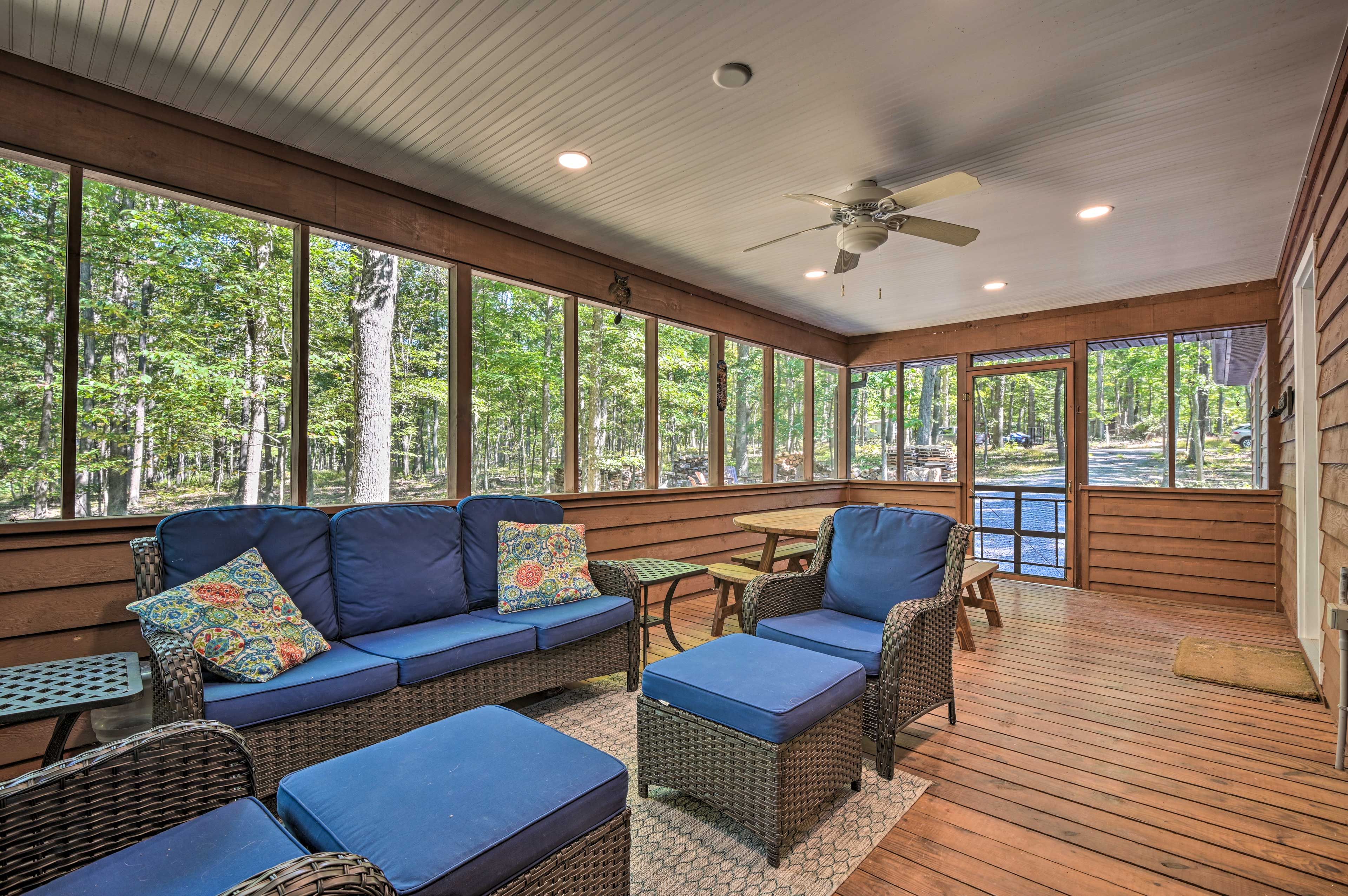 Screened-in Porch | Free High-Speed WiFi