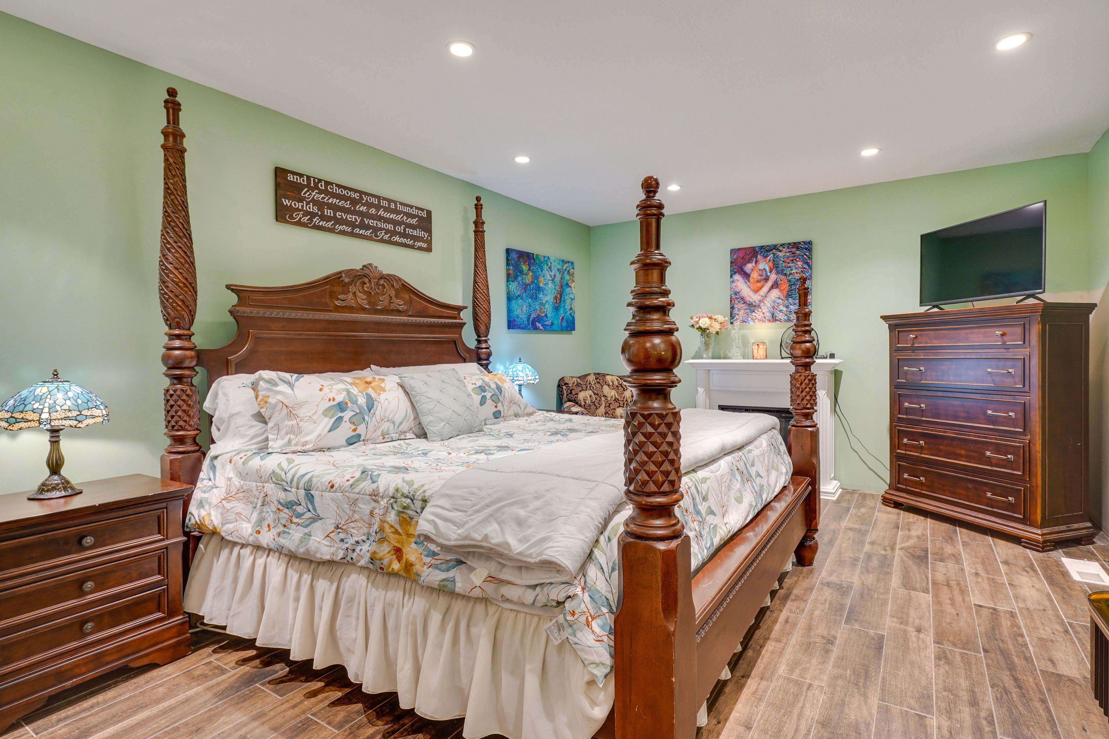 Bedroom 1 | Main Level | King Bed | Linens Provided