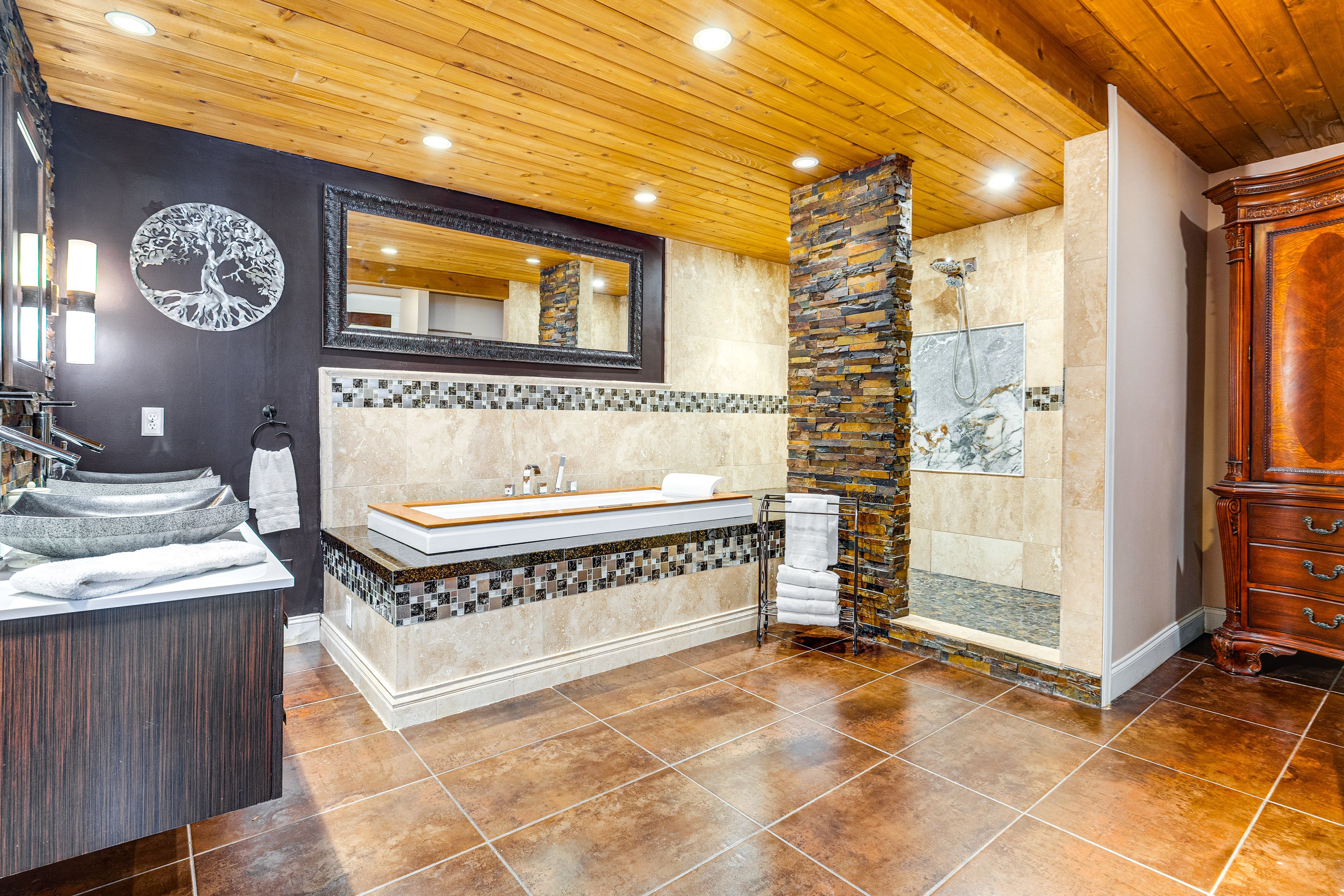 En-Suite Bathroom | Towels Provided | Complimentary Spices