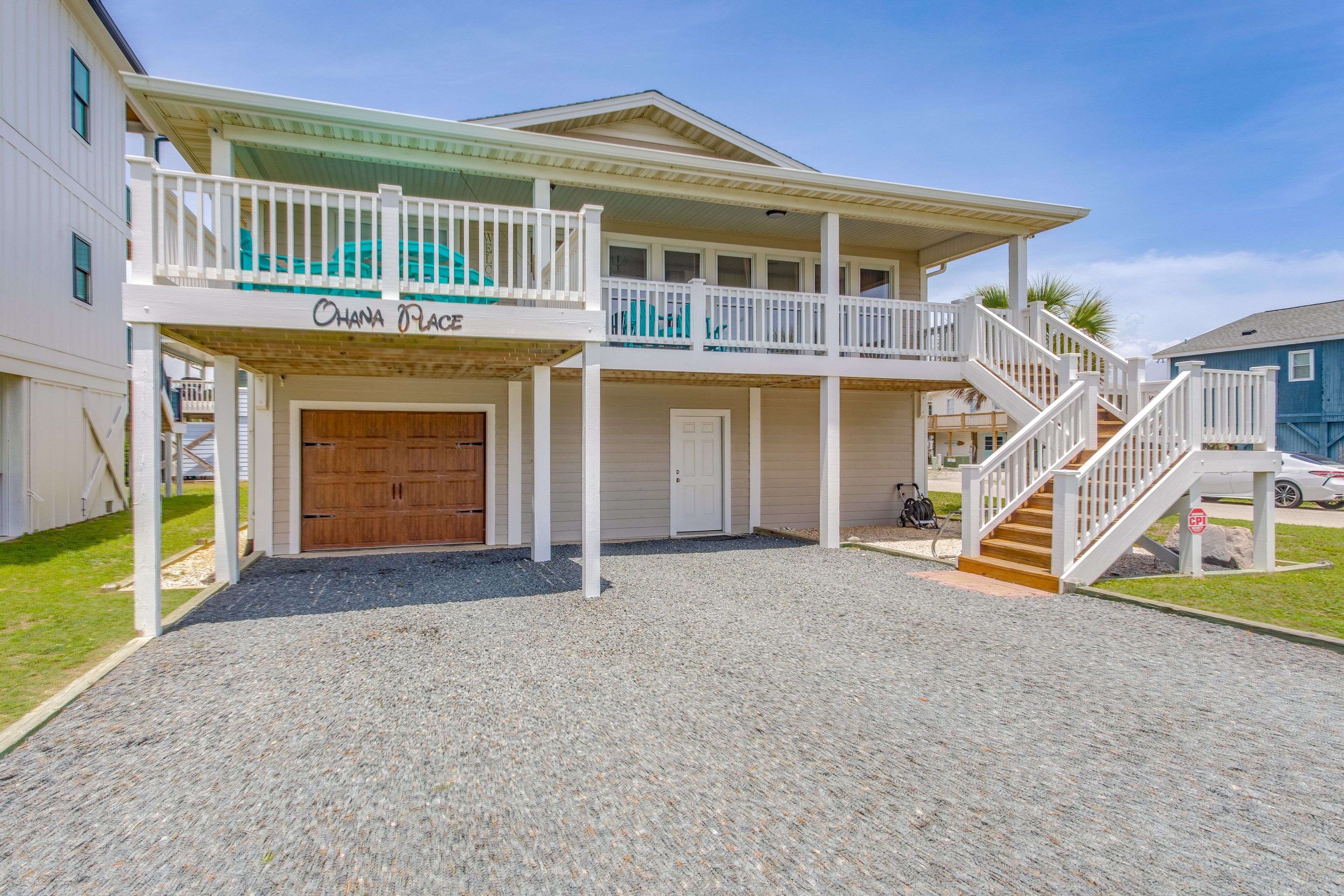 Parking | Driveway (4 Vehicles) | Trailer Parking Available