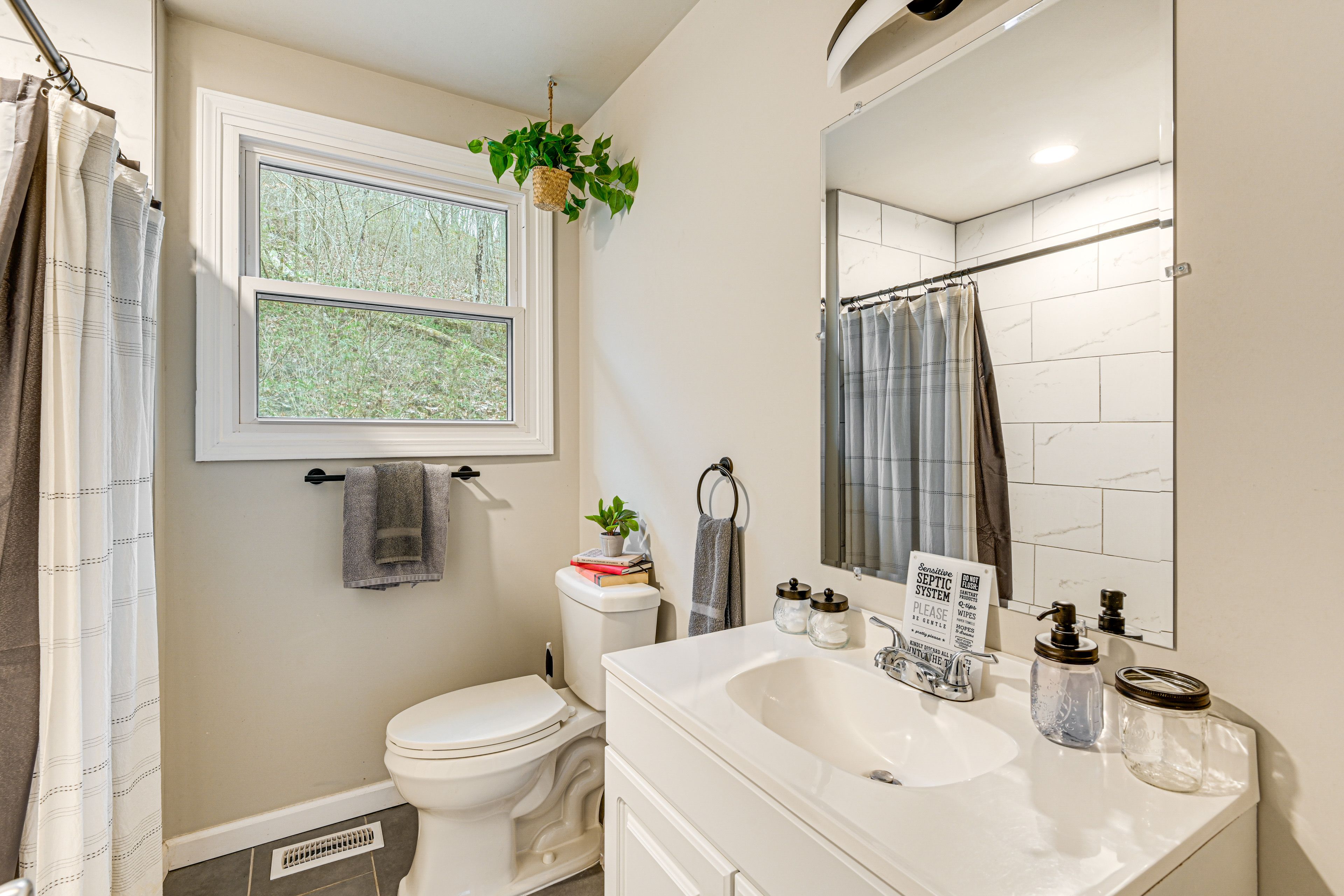 En-Suite Bathroom | 2nd Floor