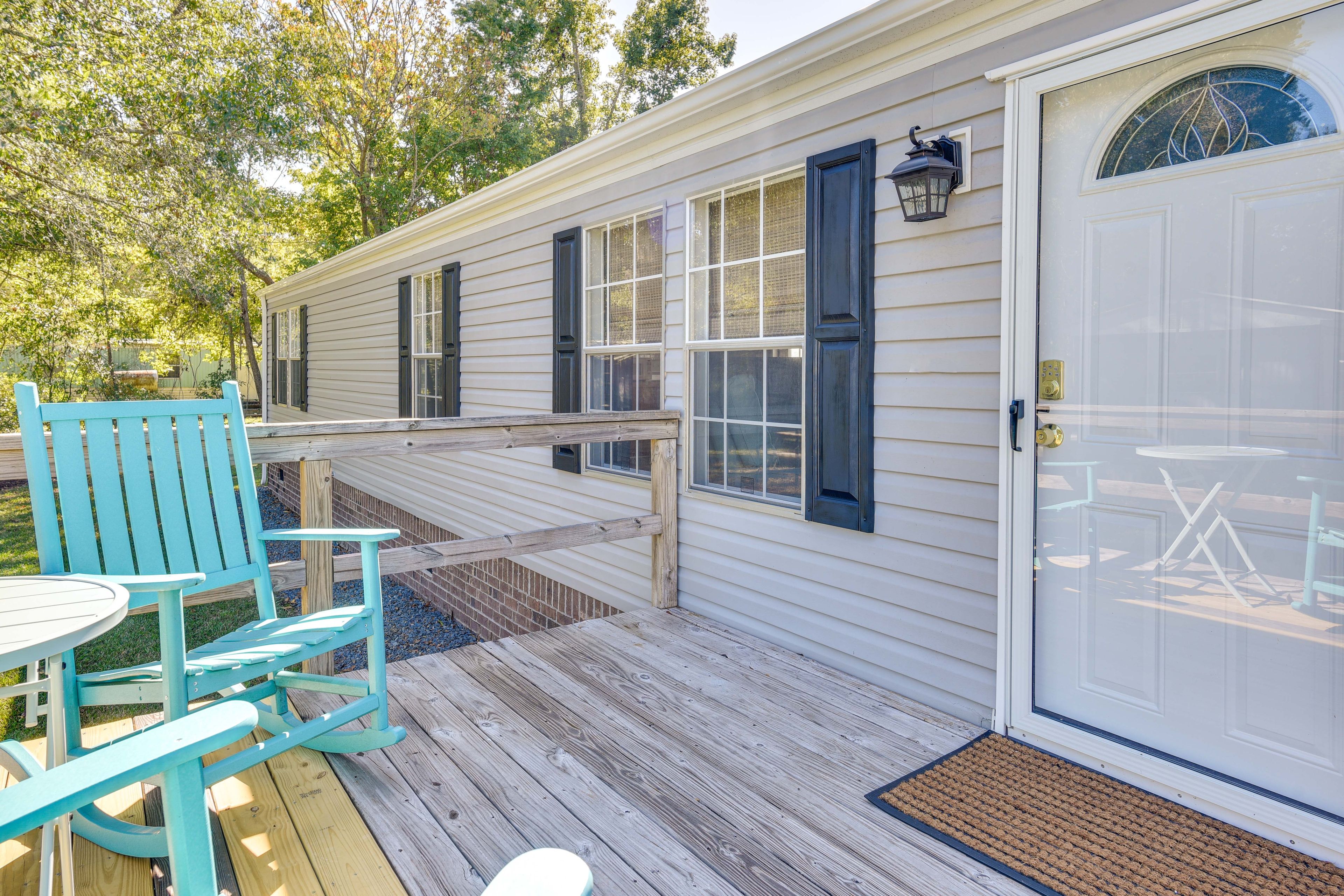 Front Deck | Seating Area
