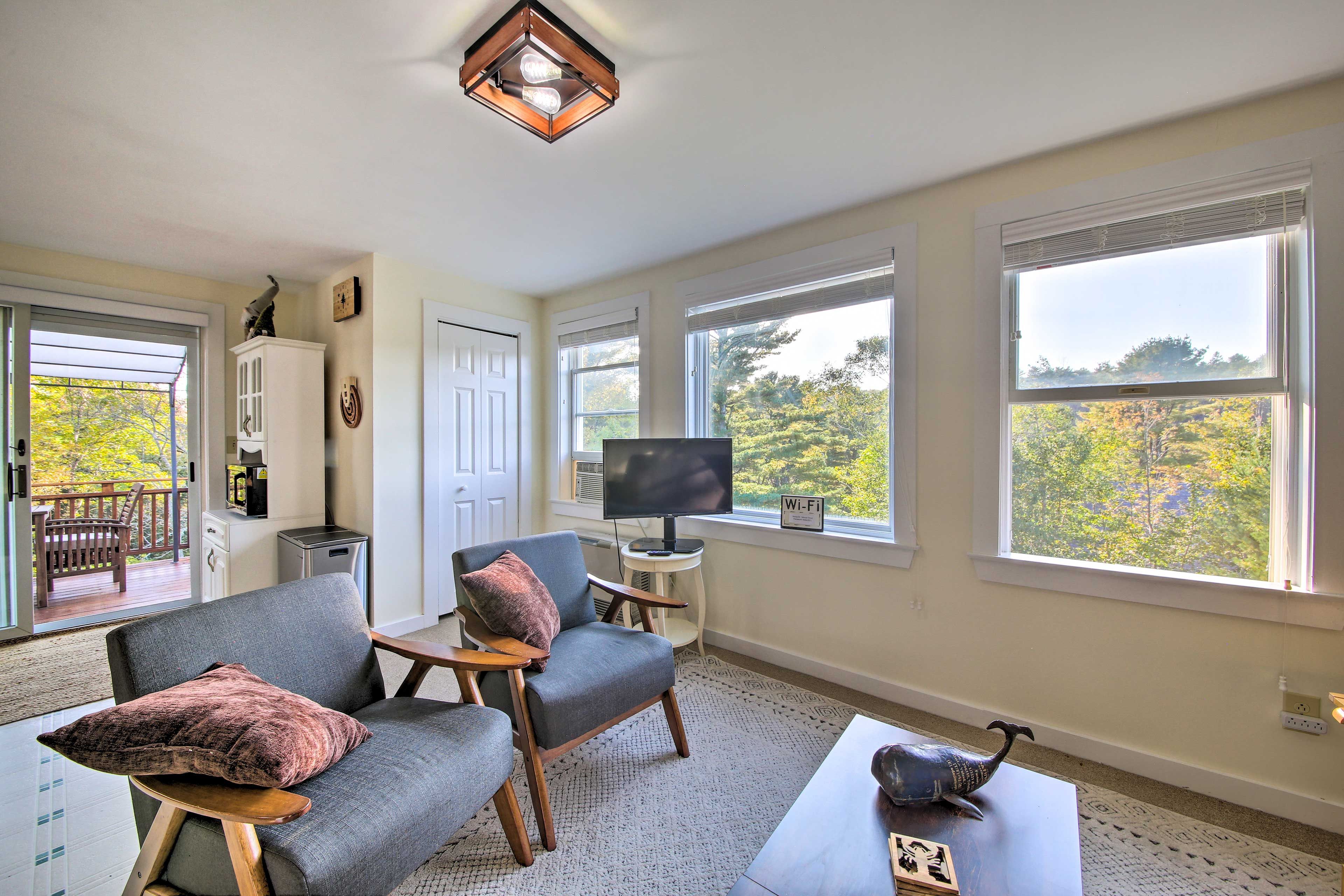 Living Room | Kitchen & Deck Access