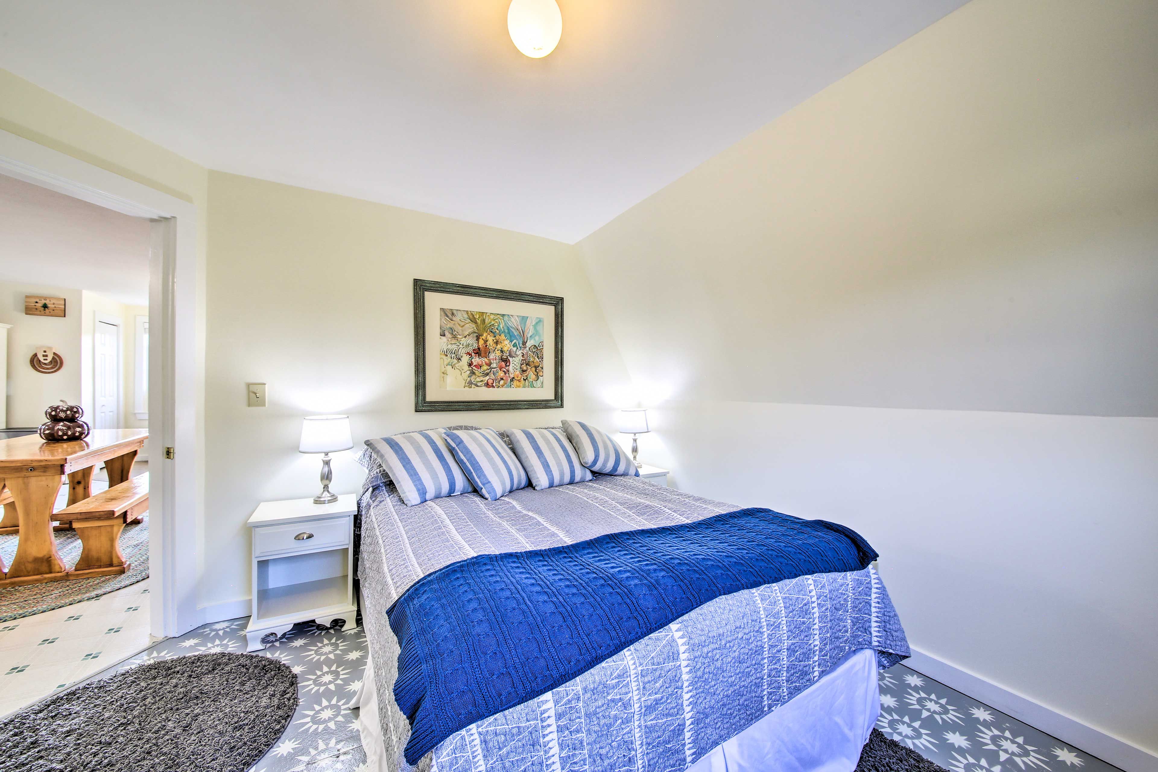 Bedroom 1 | Queen Bed